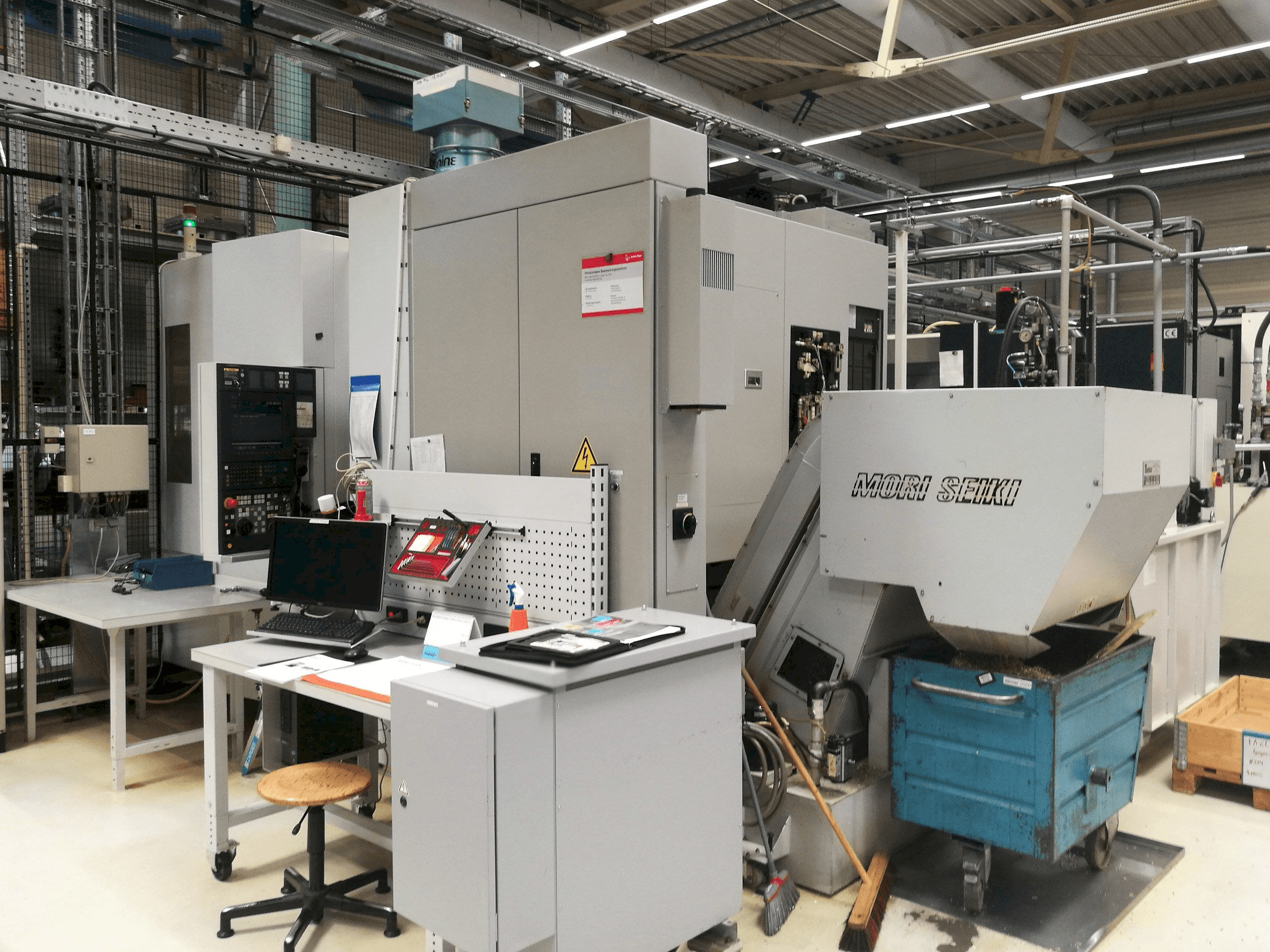 Vooraanzicht van MORI SEIKI NH 5000 machine