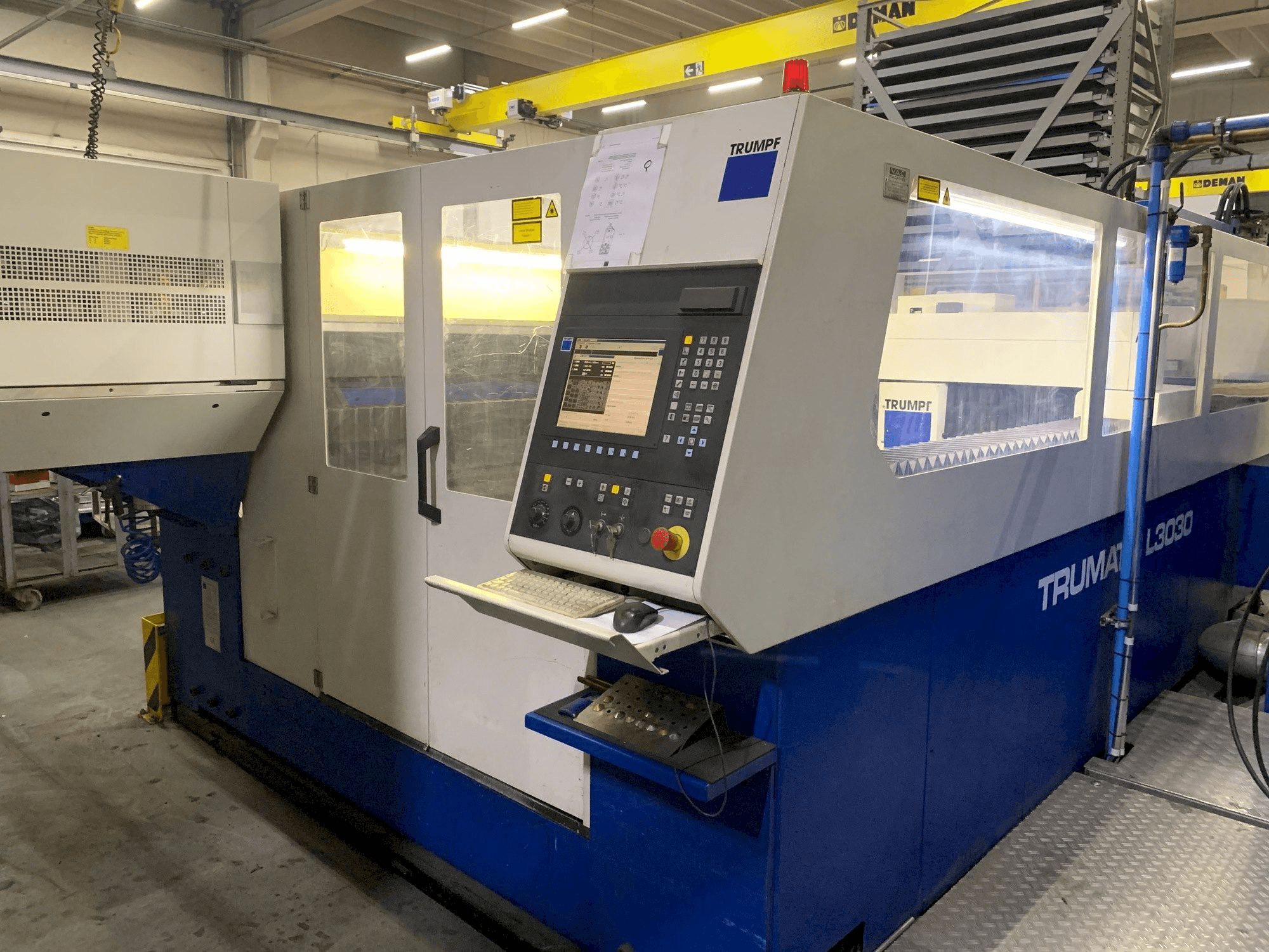 Vooraanzicht van Trumpf Trumatic L3030 4kW + Liftmaster machine