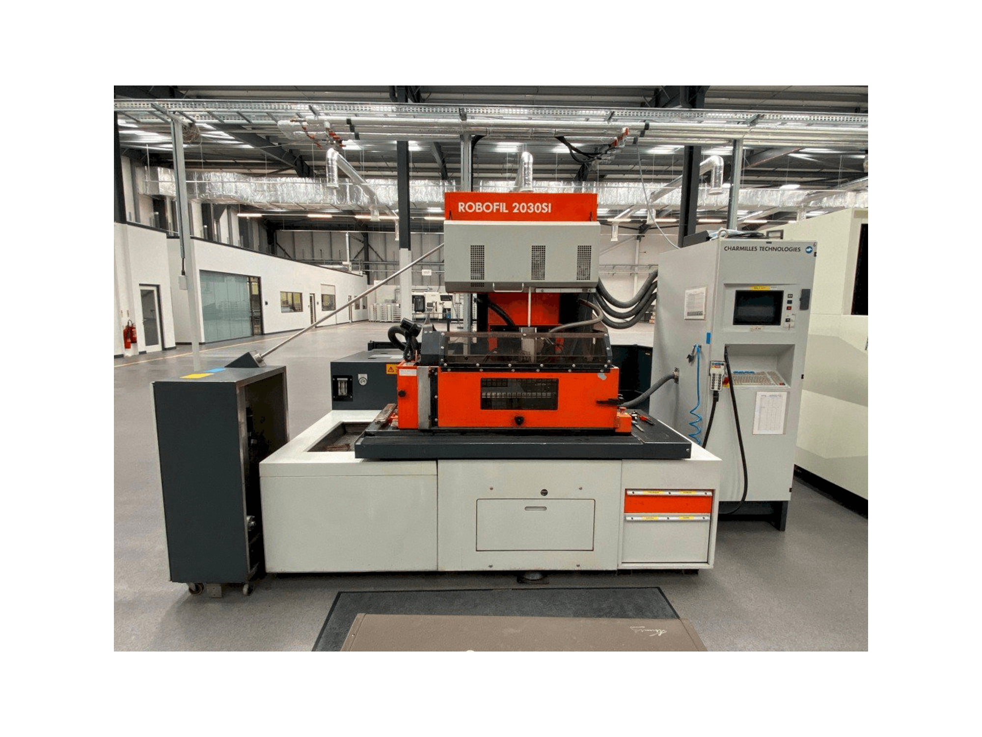 Vooraanzicht van CHARMILLES ROBOFIL 2030SI machine