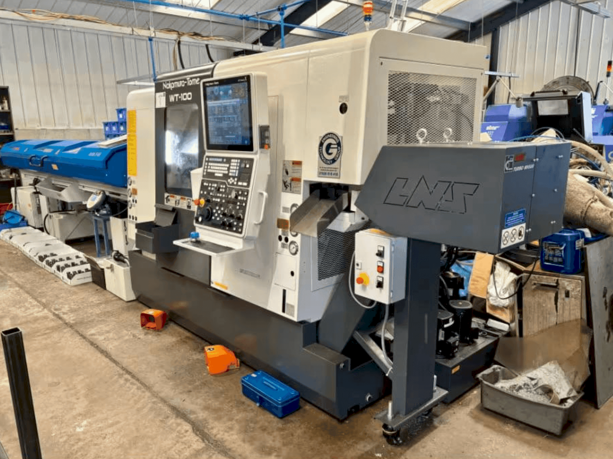 Vooraanzicht van NAKAMURA WT-100 machine