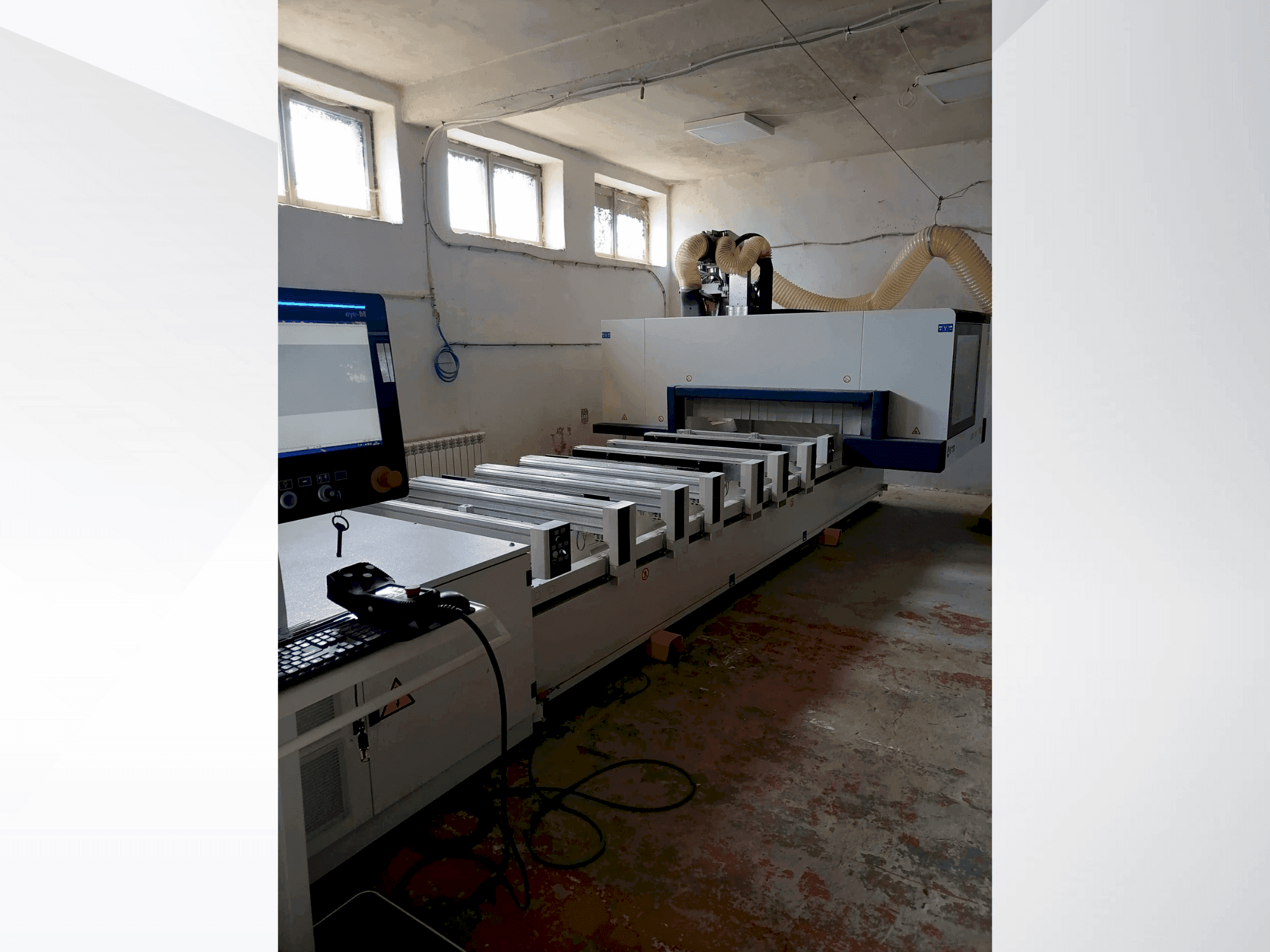 Vooraanzicht van SCM Morbidelli M100 machine