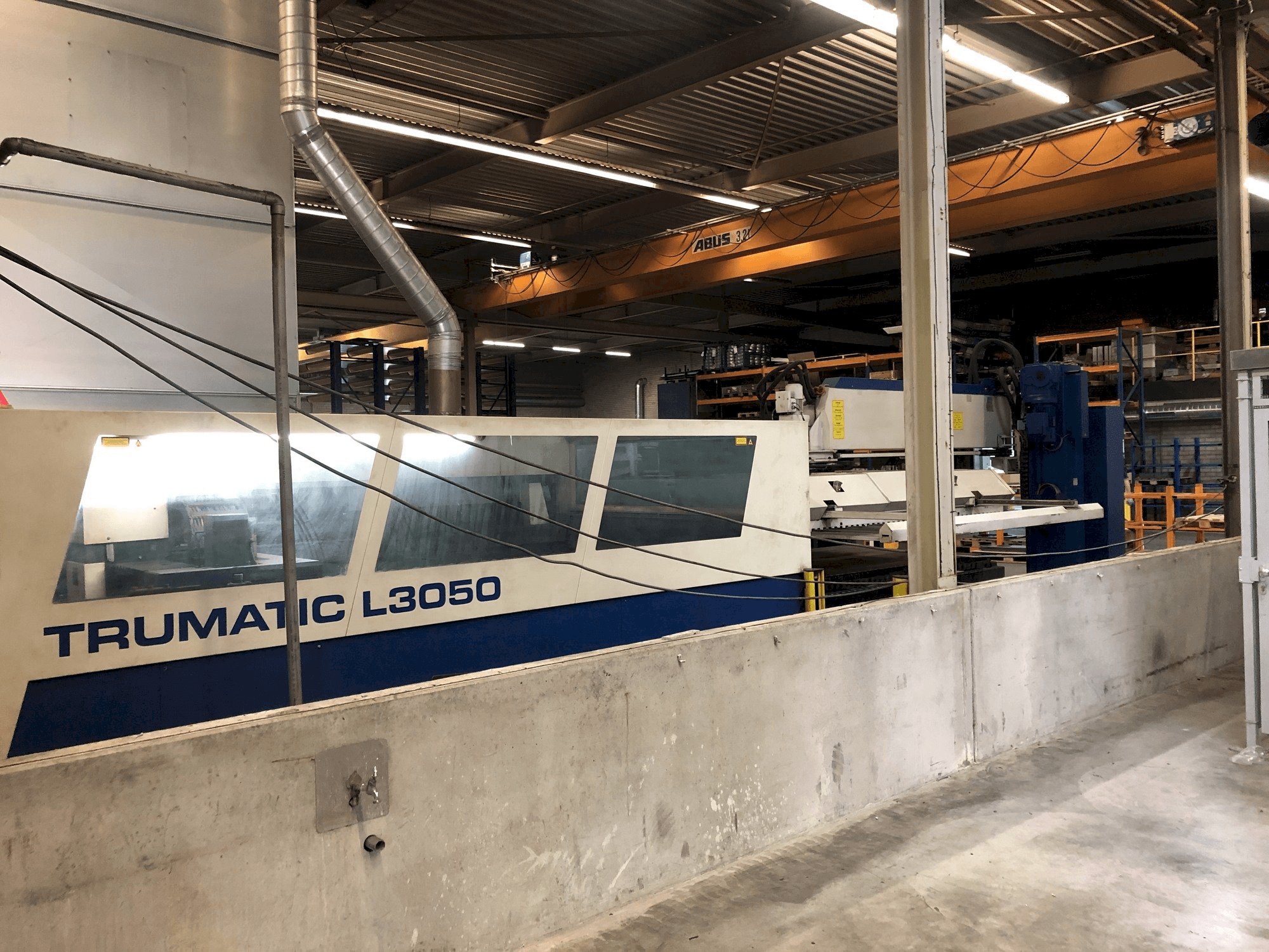 Vooraanzicht van Trumpf Trumatic 3050 machine