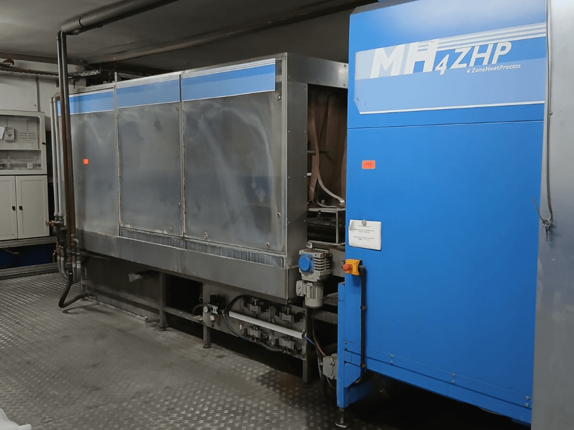 Industriële MH 4ZHP machine in zijaanzicht, met roestvaststalen structuur en blauw paneel met bedieningselementen.