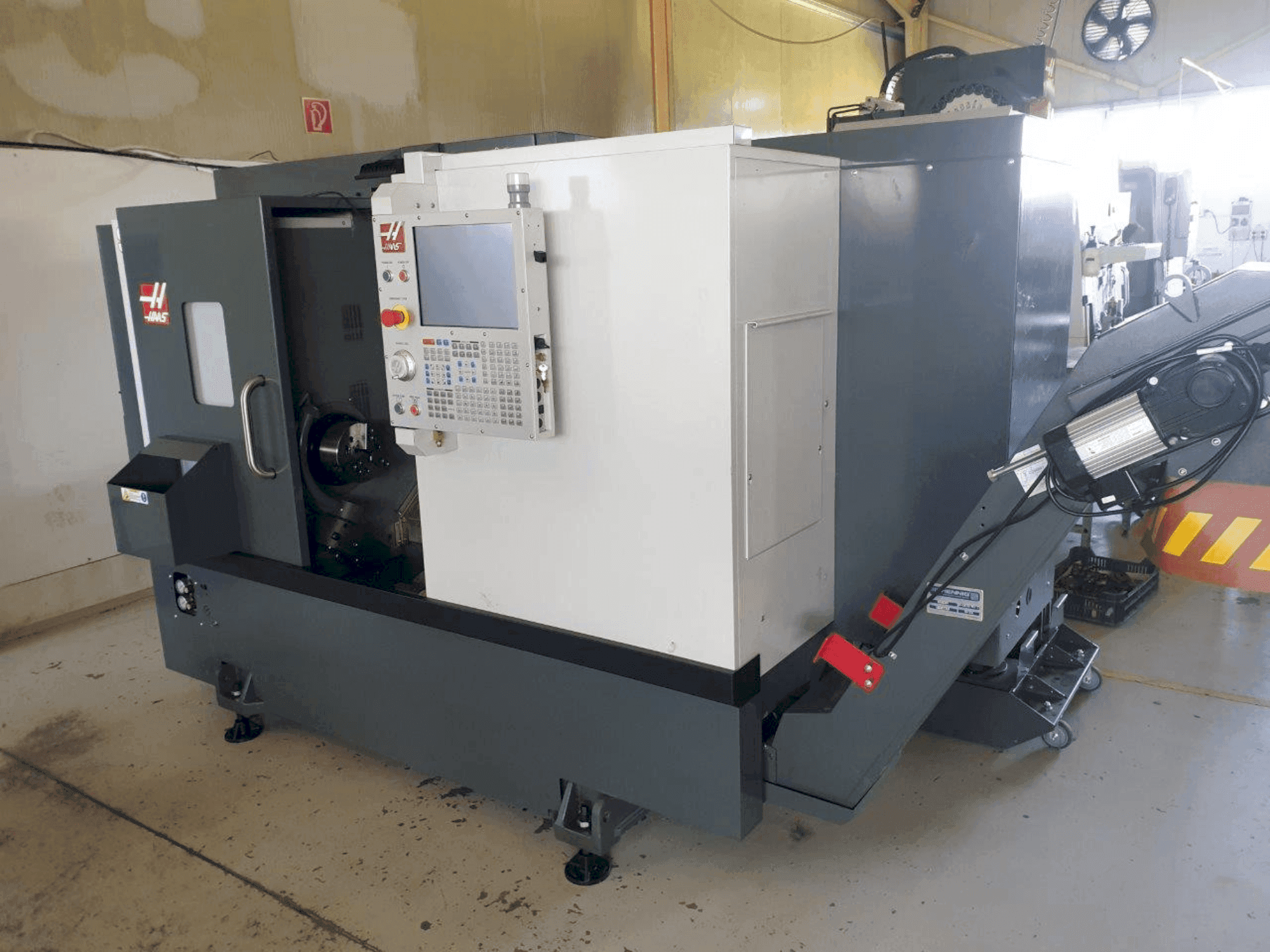 Vooraanzicht van HAAS ST-20 machine