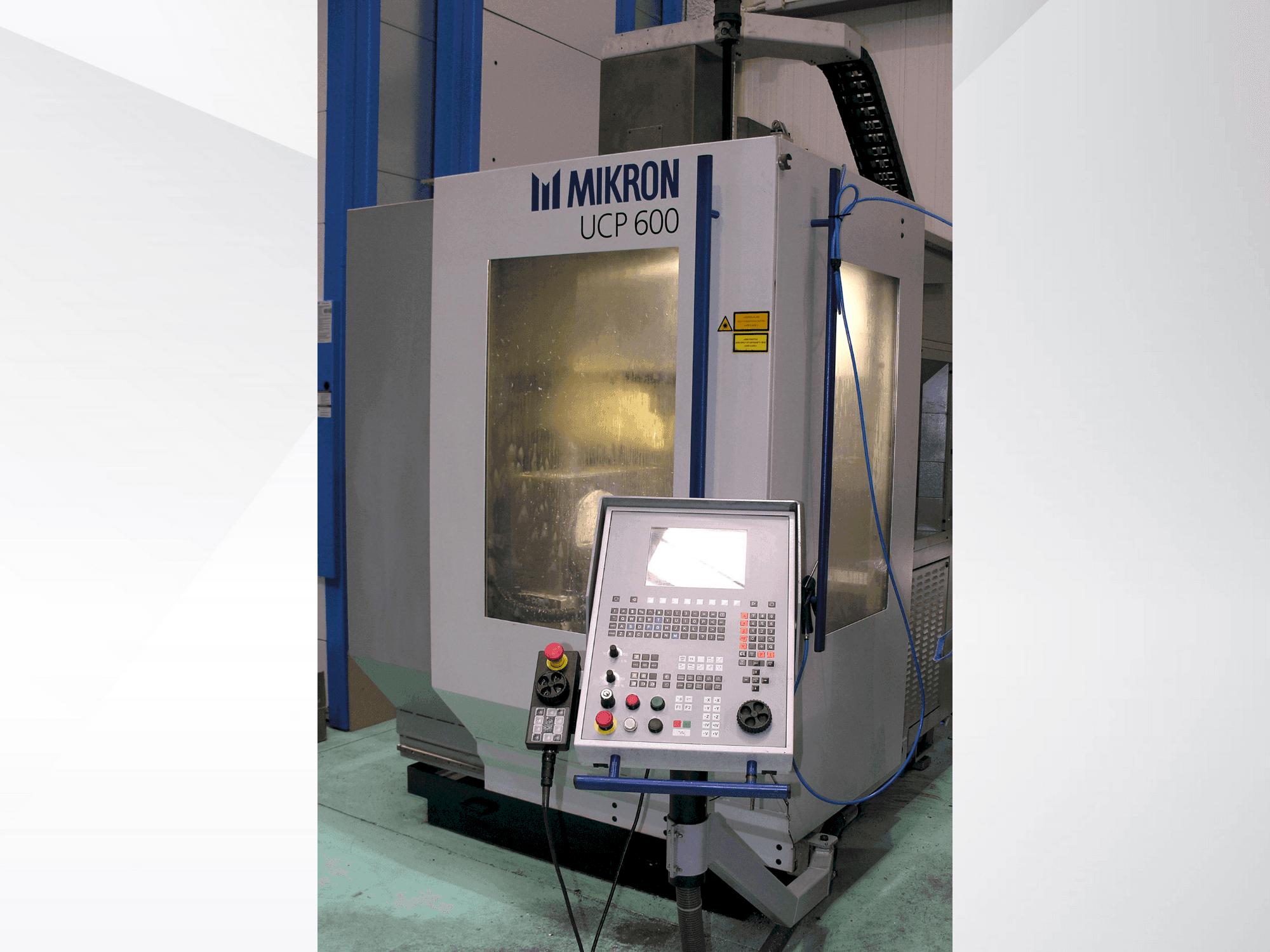 Vooraanzicht van MIKRON UCP 600 machine