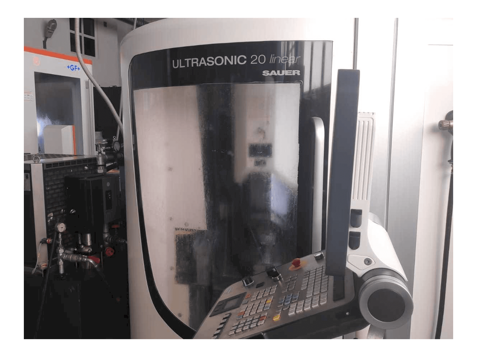 Vooraanzicht van DMG MORI UltraSonic 20 Linear machine