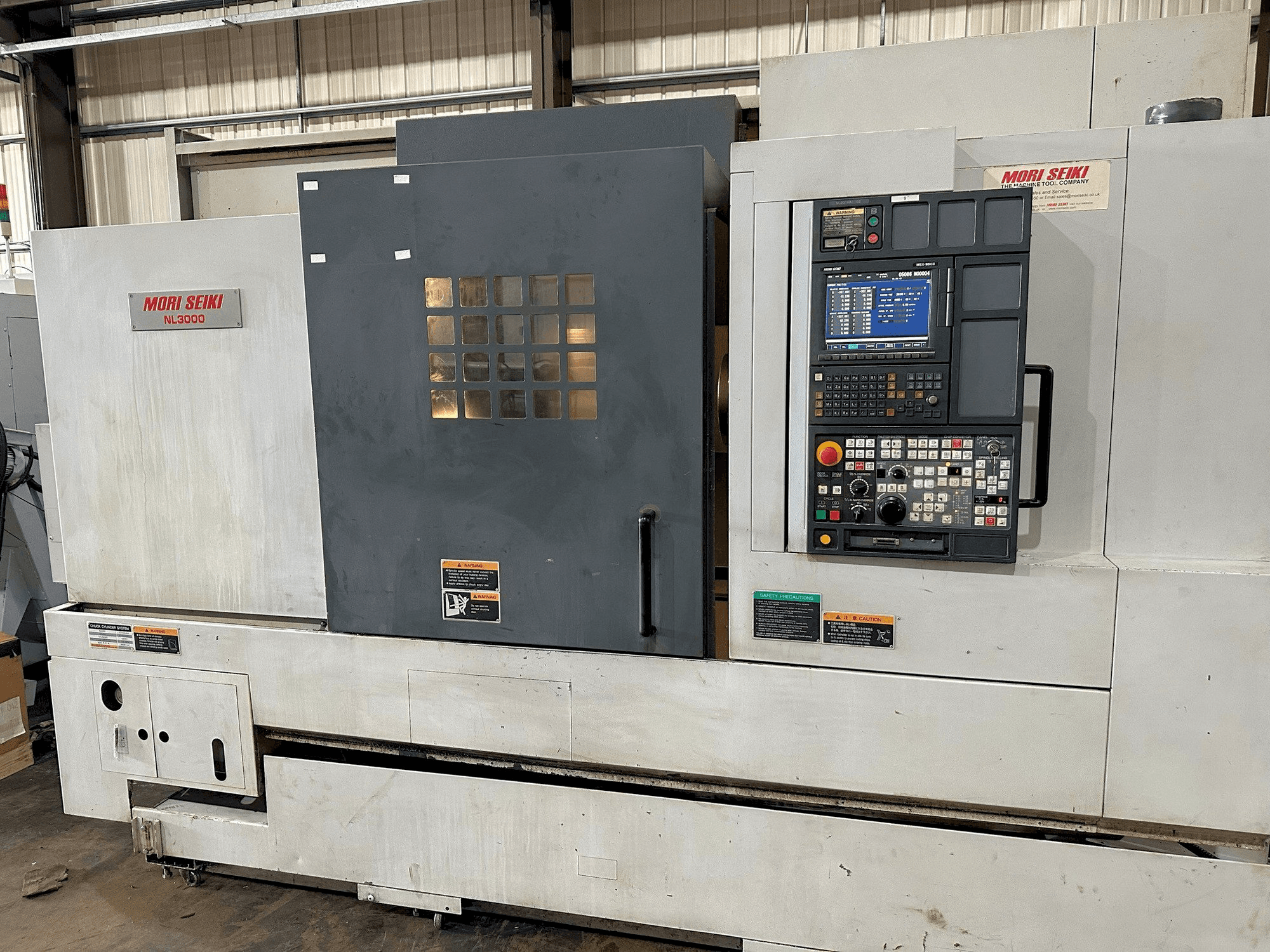 Vooraanzicht van MORI SEIKI NL3000Y/700 machine
