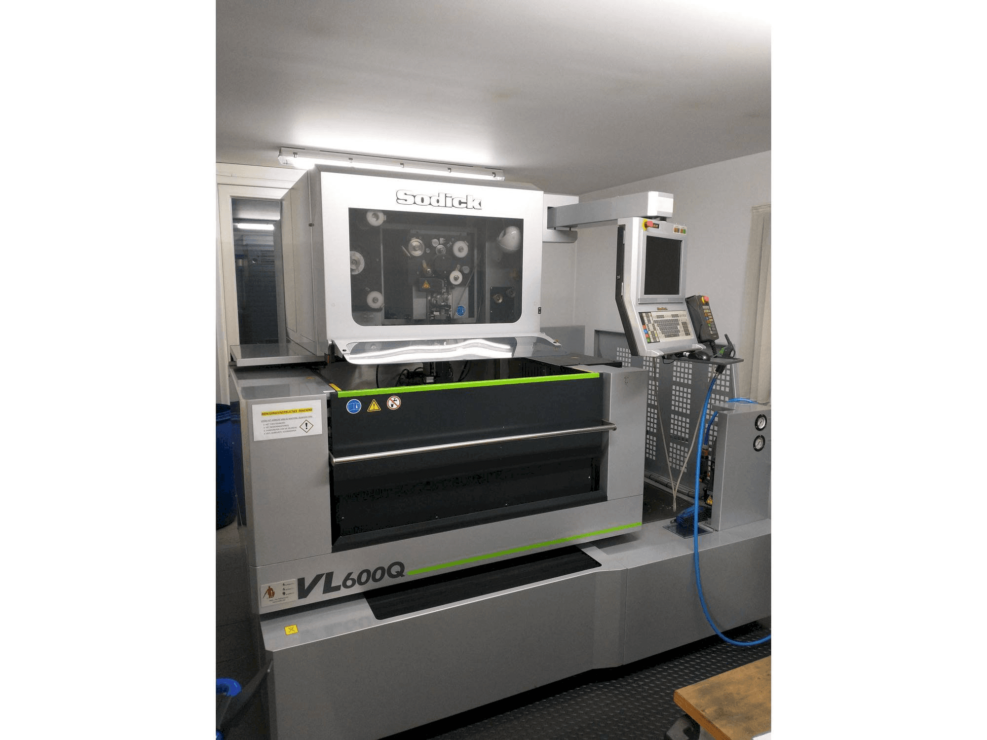 Vooraanzicht van Sodick VL600Q machine