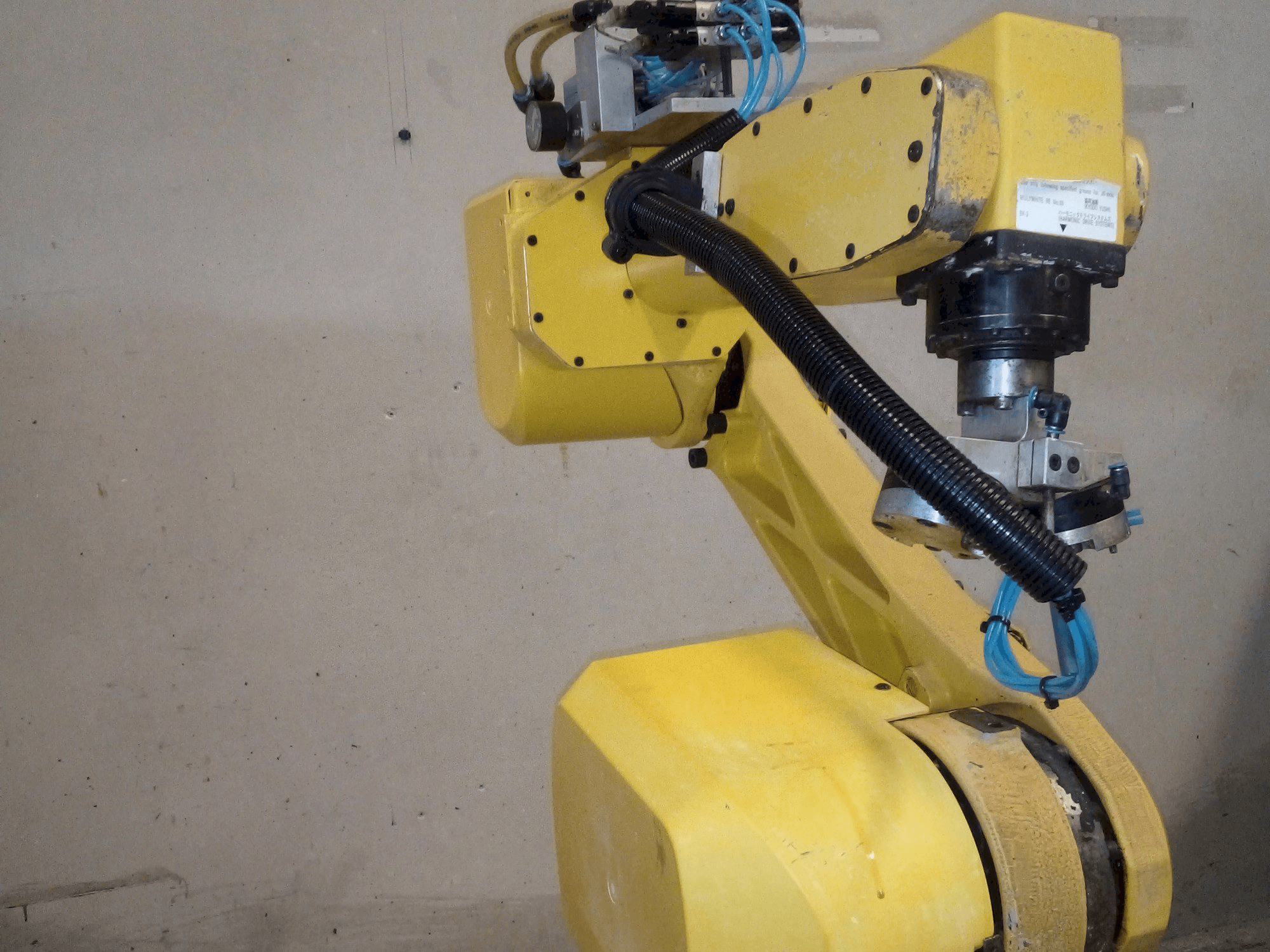 Vooraanzicht van FANUC M-6iB machine