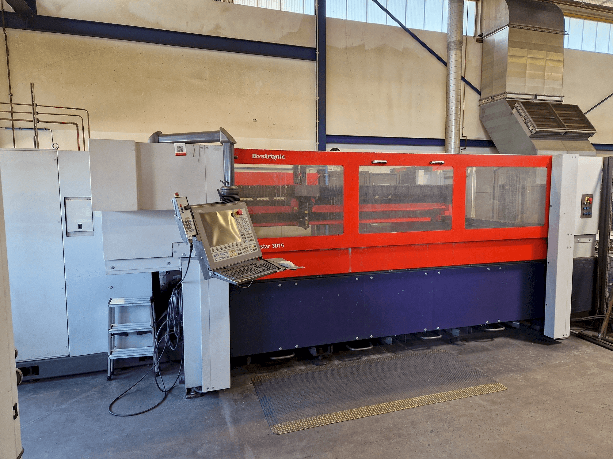 Vooraanzicht van Bystronic Bystar 3015 machine