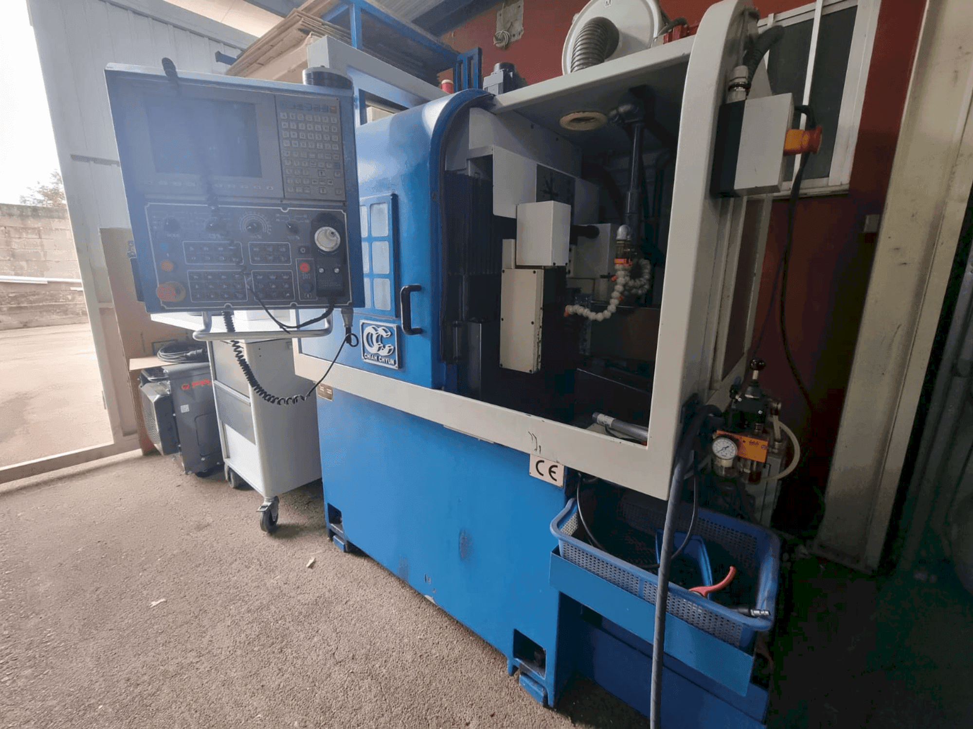 Vooraanzicht van Chiah-Chyun CY-32M machine