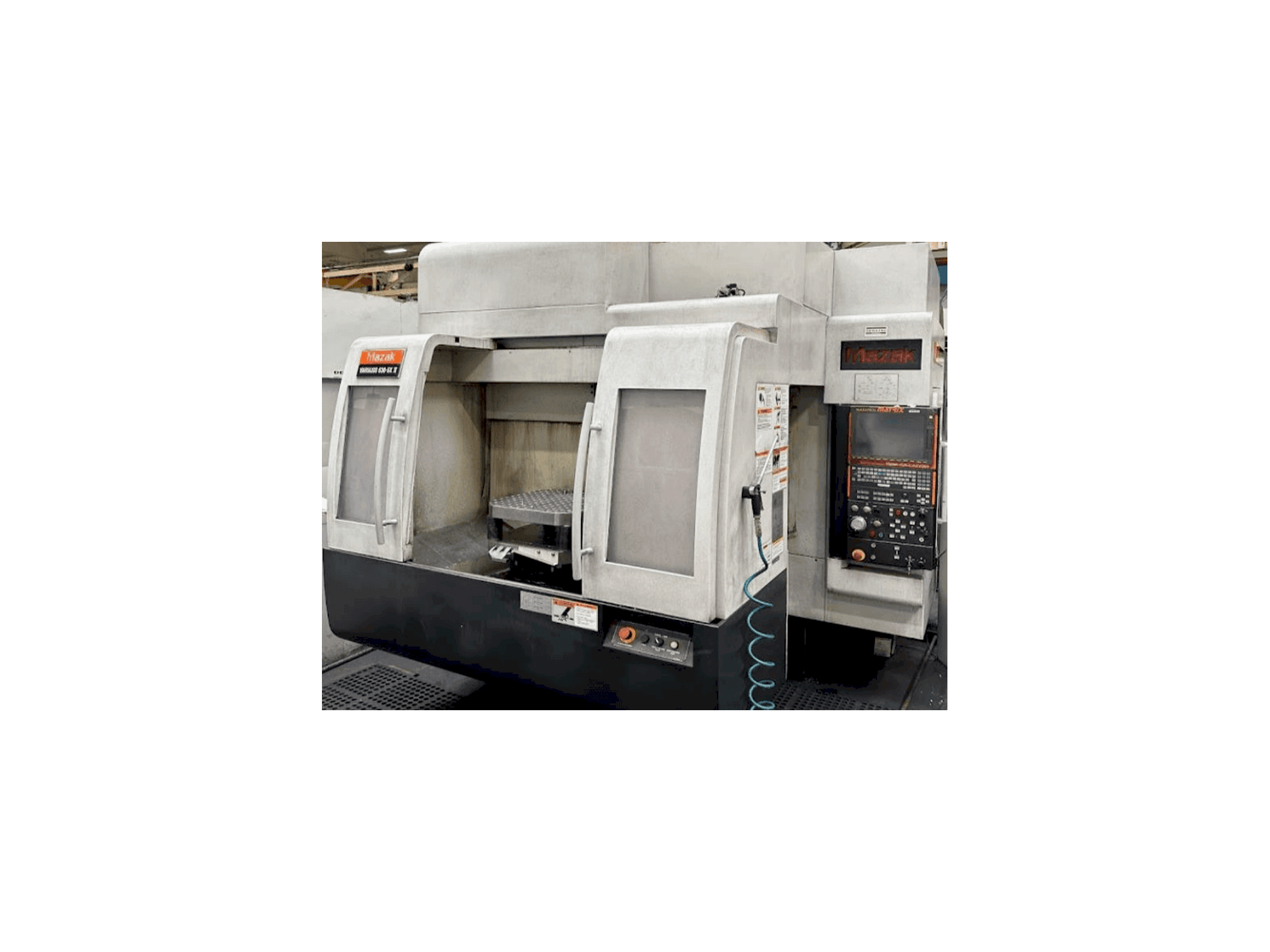 Vooraanzicht van Mazak Variaxis 630-5X II machine