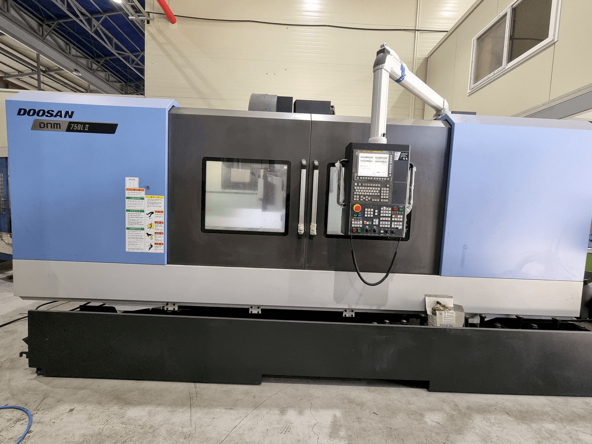 Vooraanzicht van Doosan DNM 750L II machine