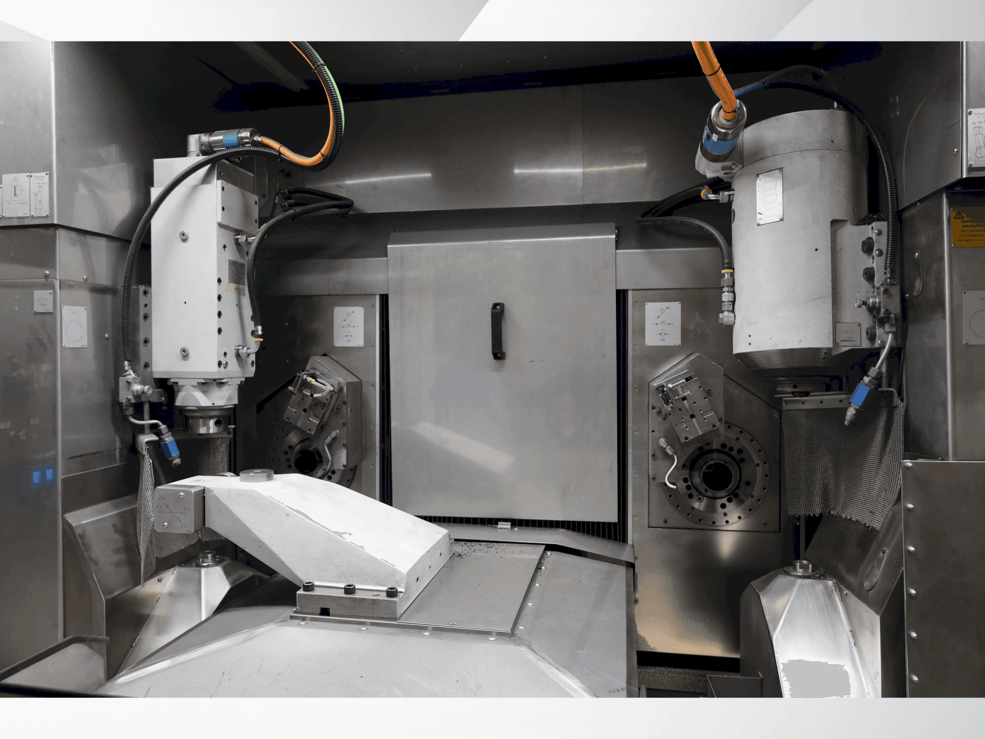 Werkruimte van PROFILATOR DV370-HL-05 machine