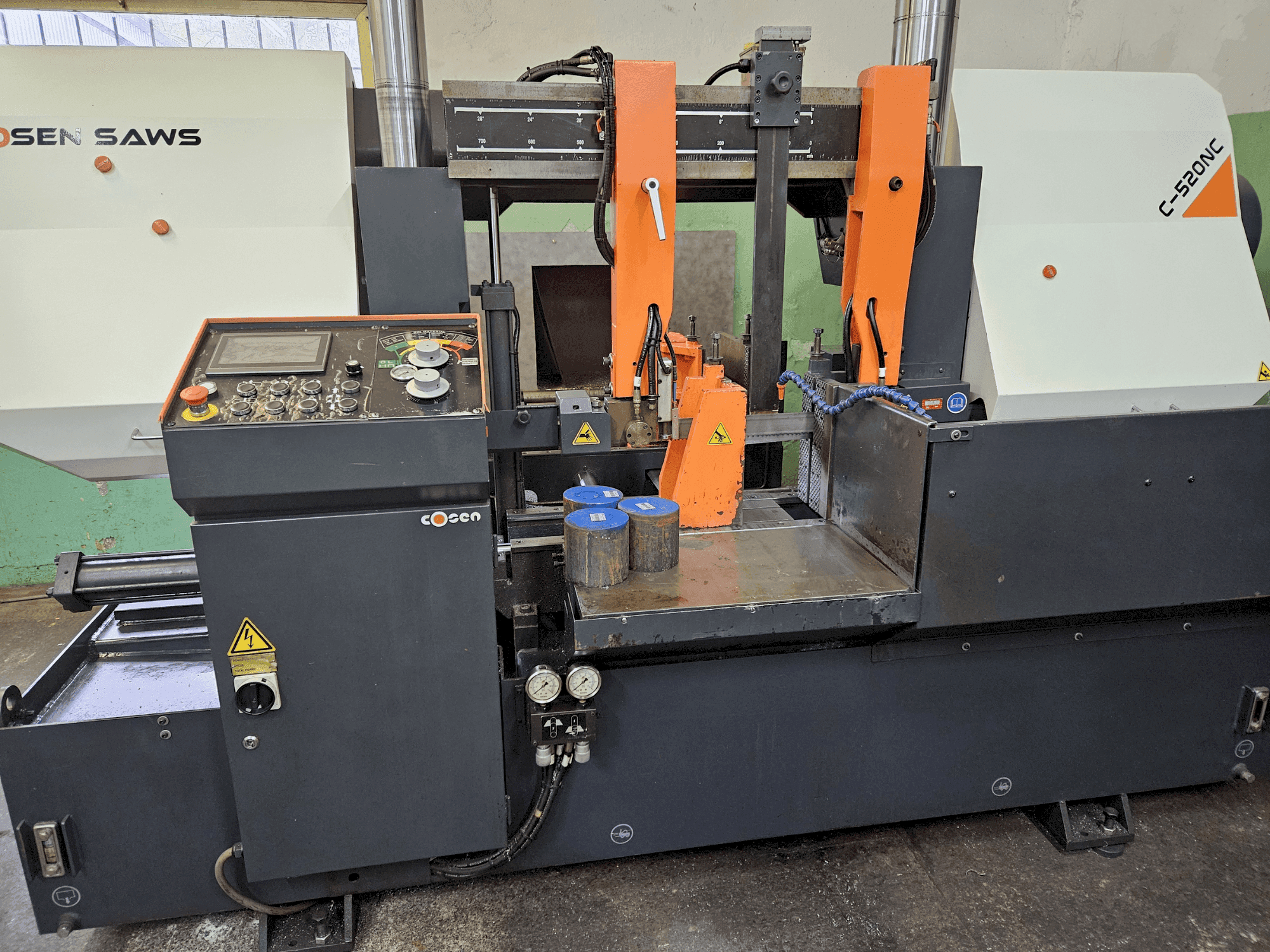 Vooraanzicht van Cosen C-520CNC machine