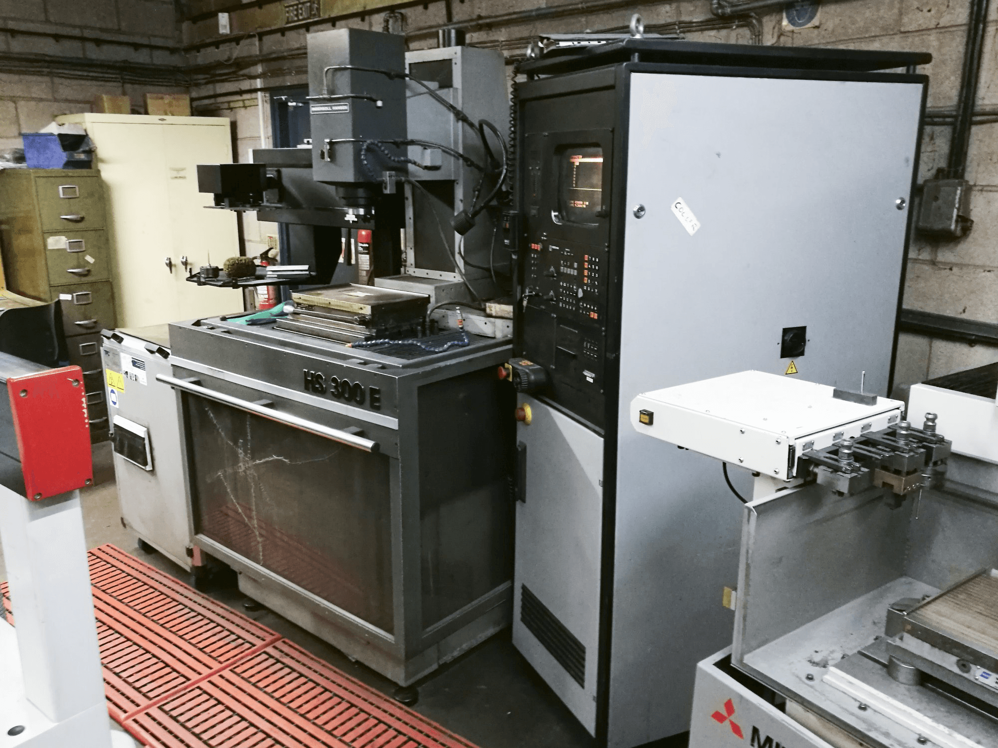 Links zicht van INGERSOLL HANSEN HS 300 E machine