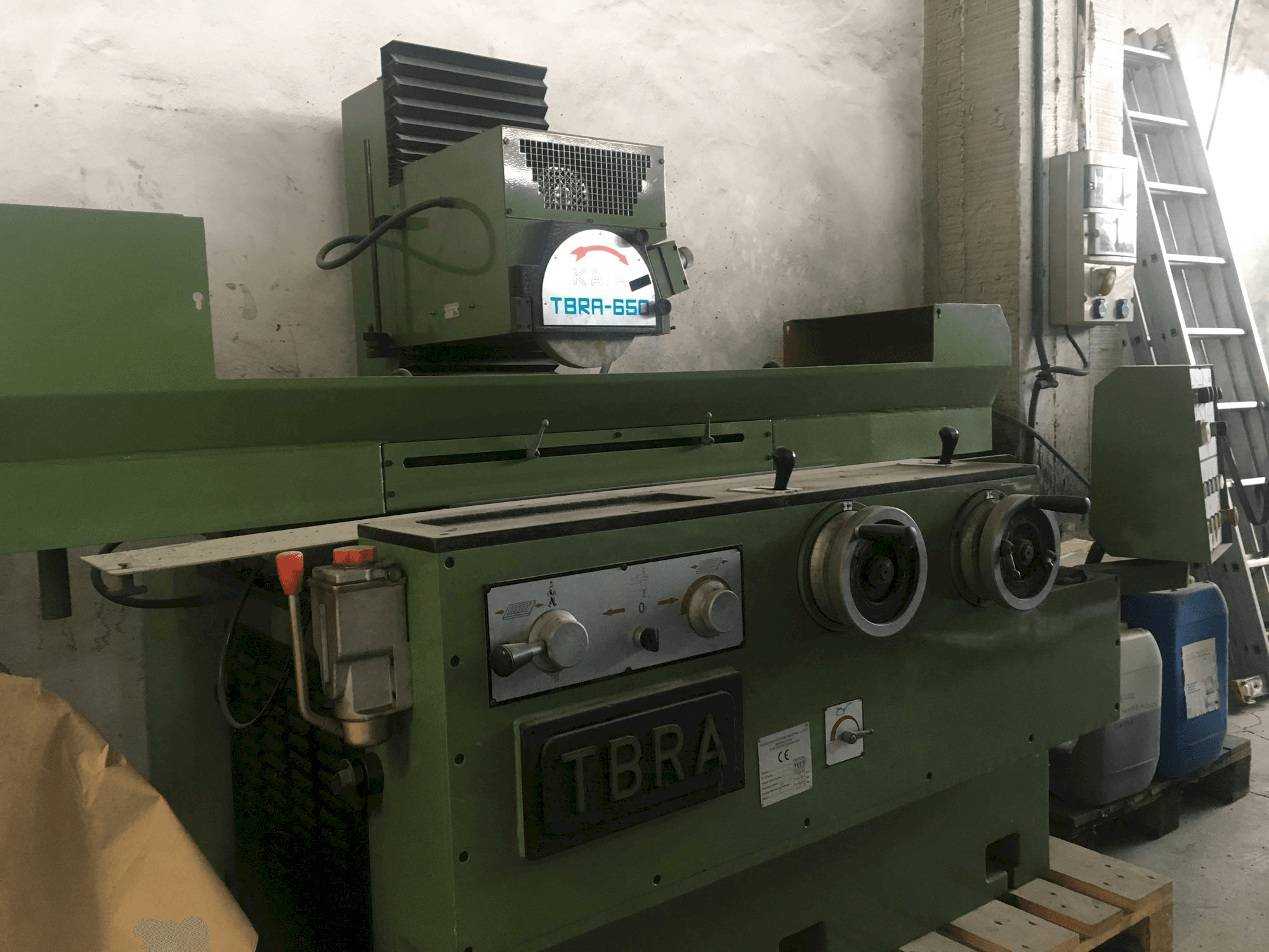 Vooraanzicht van KAIR TBRA-650 machine
