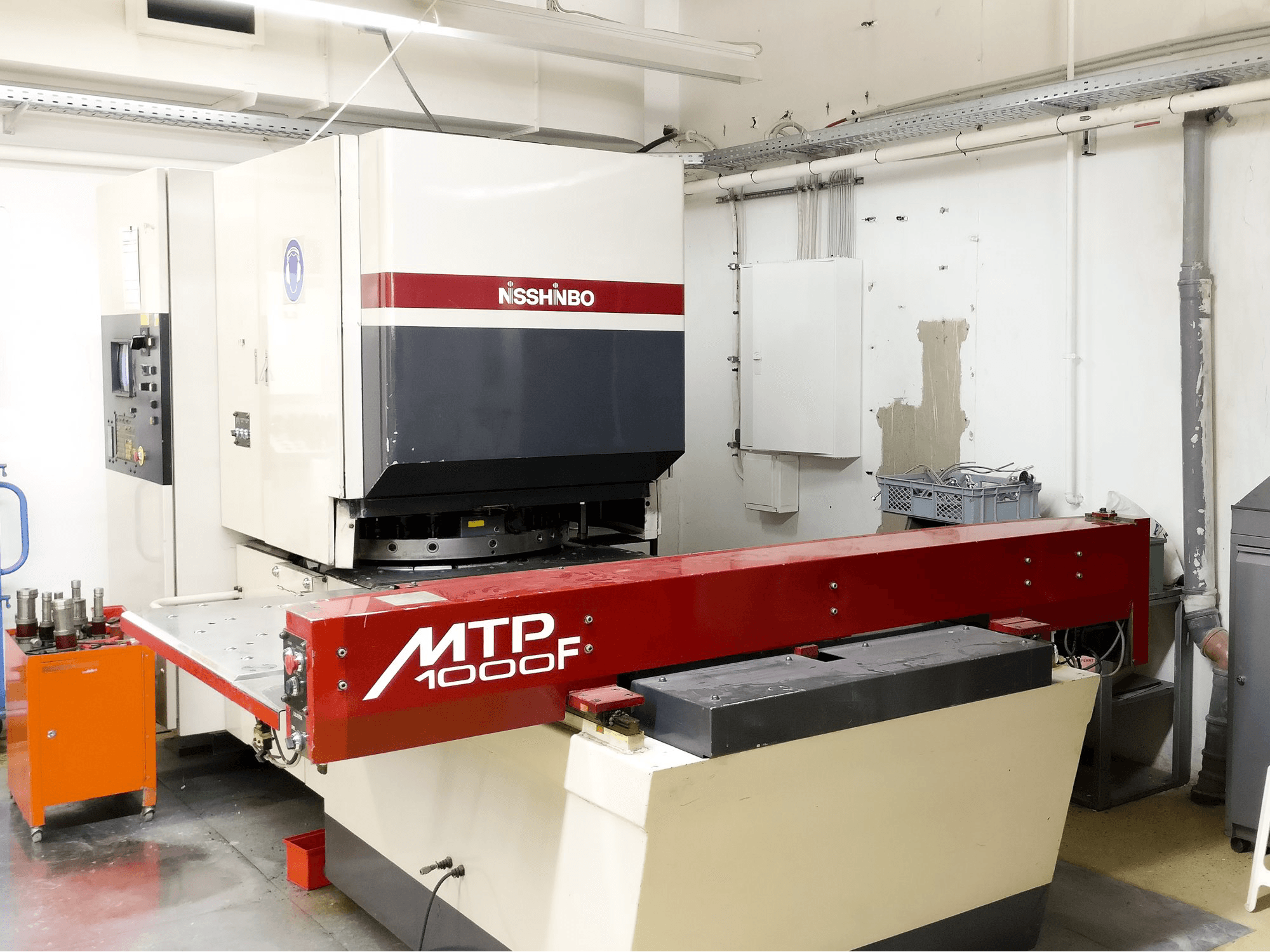 Links zicht van Nisshinbo MTP-1000F machine