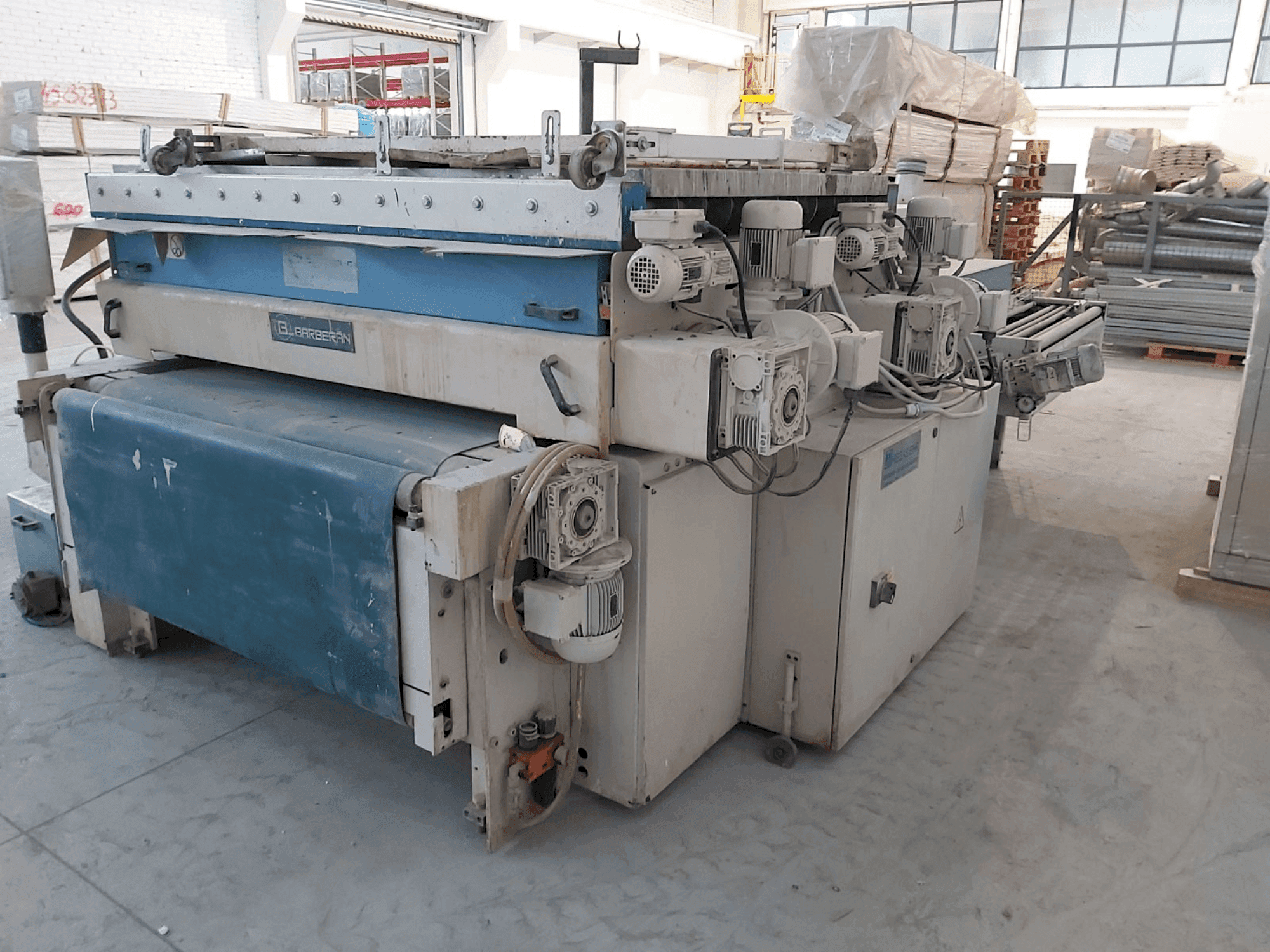 Vooraanzicht van Barberan BRB2-1400-RR machine