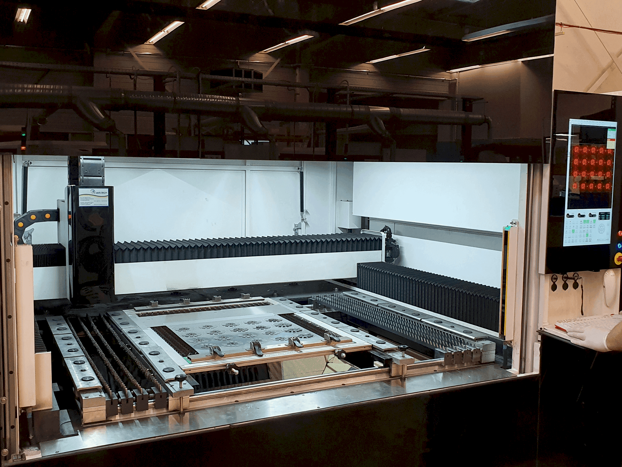 Vooraanzicht van Bodor i5 (2021) machine