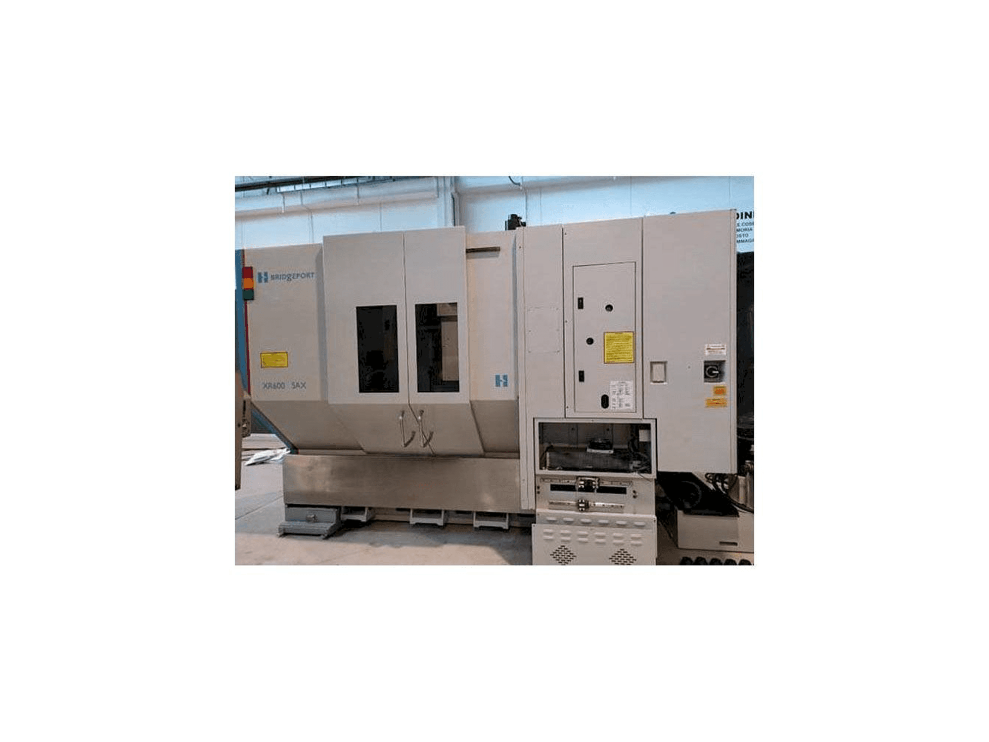 Vooraanzicht van HARDINGE XR 600 5AX machine