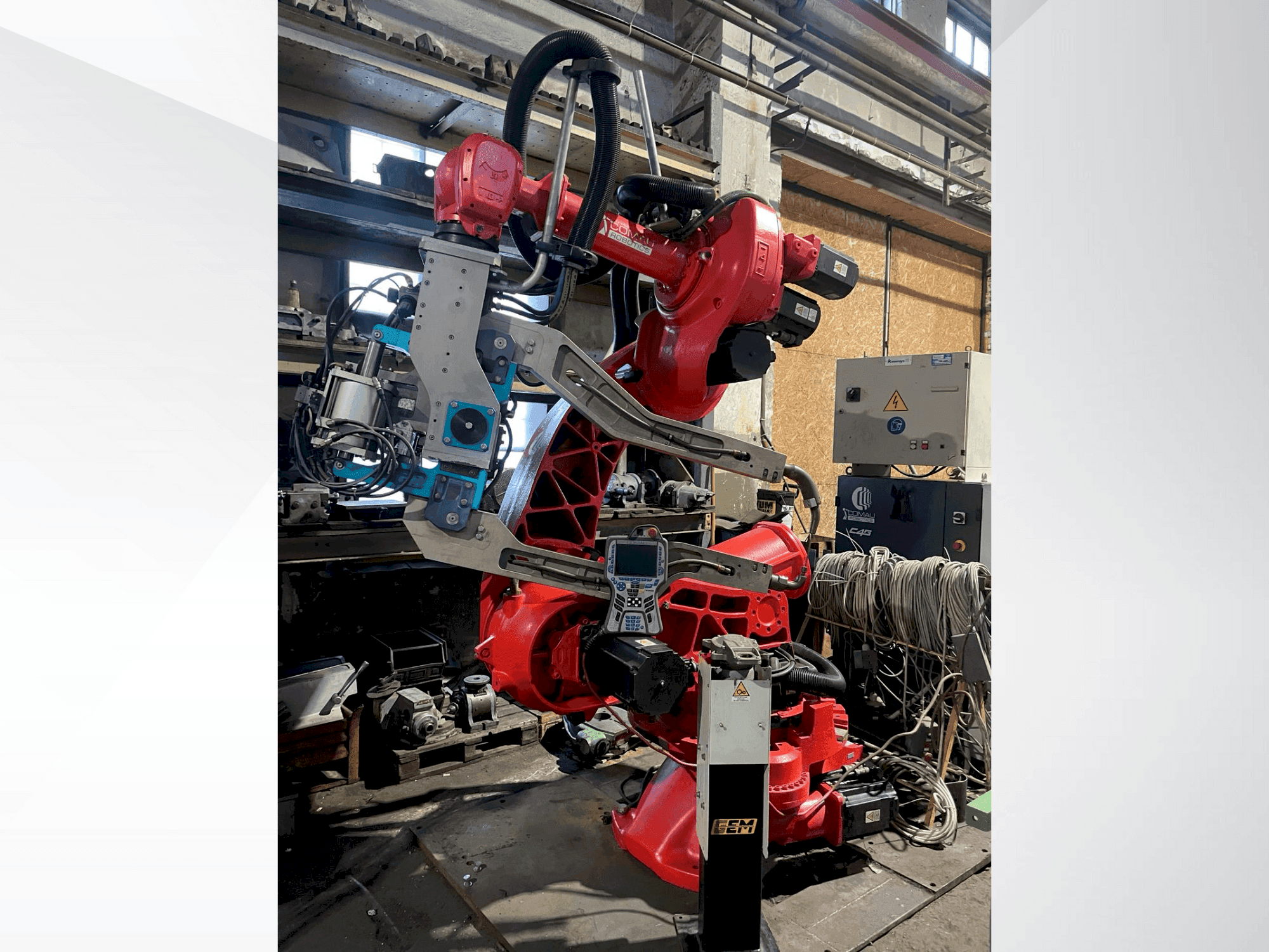 Vooraanzicht van COMAU C4G machine