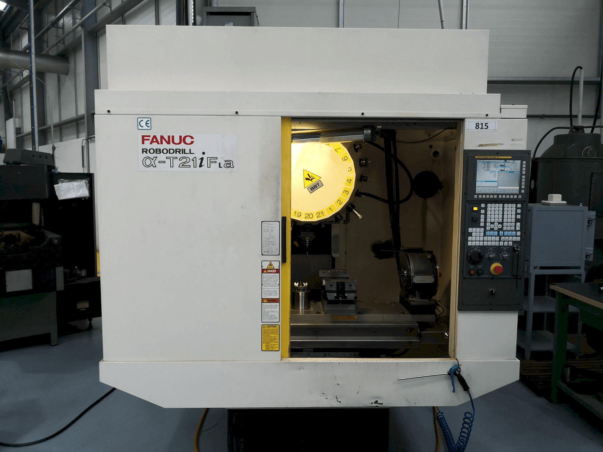 Vooraanzicht van FANUC Robodrill T21iFa machine