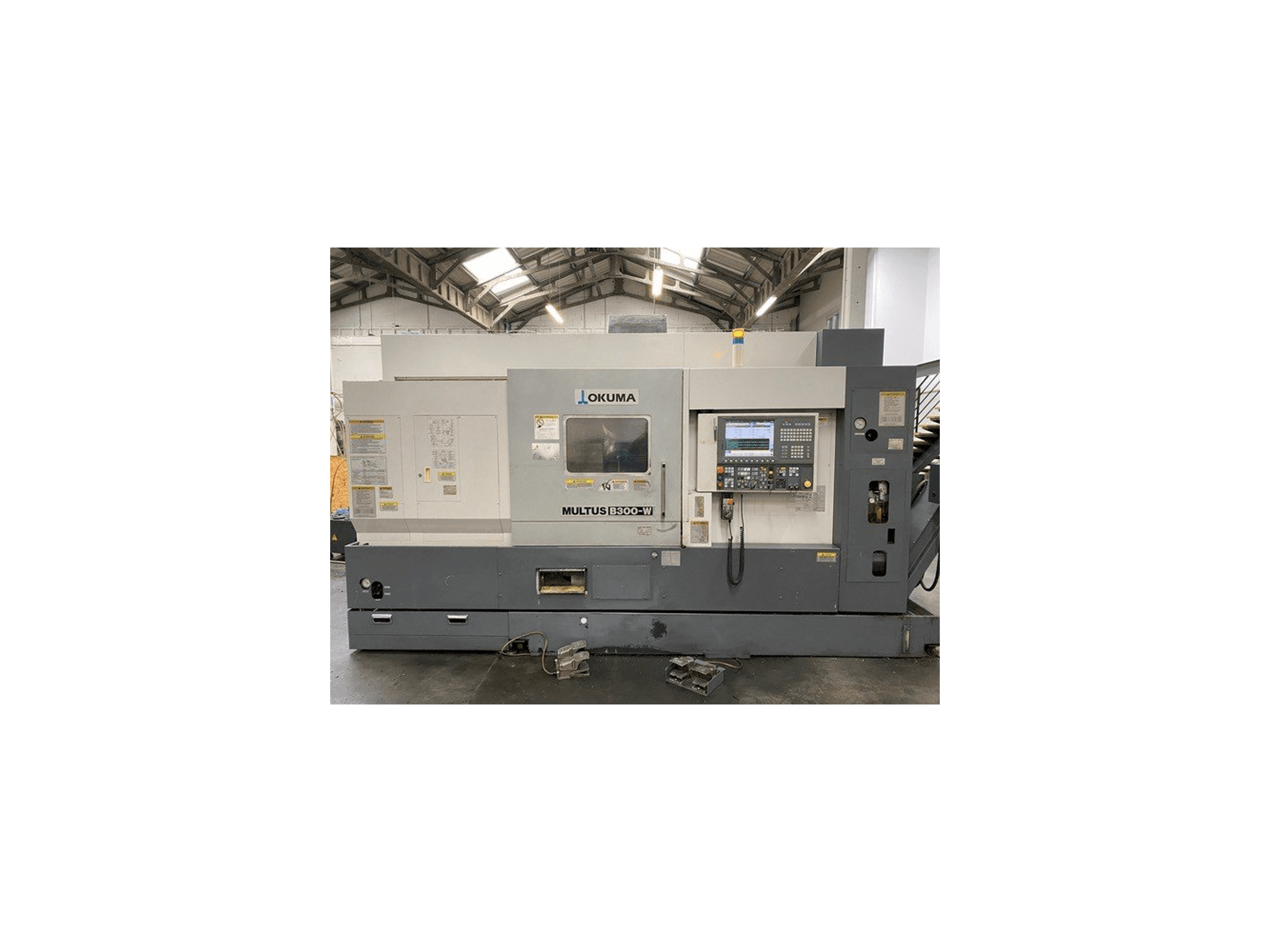 Vooraanzicht van Okuma MULTUS B300-W machine