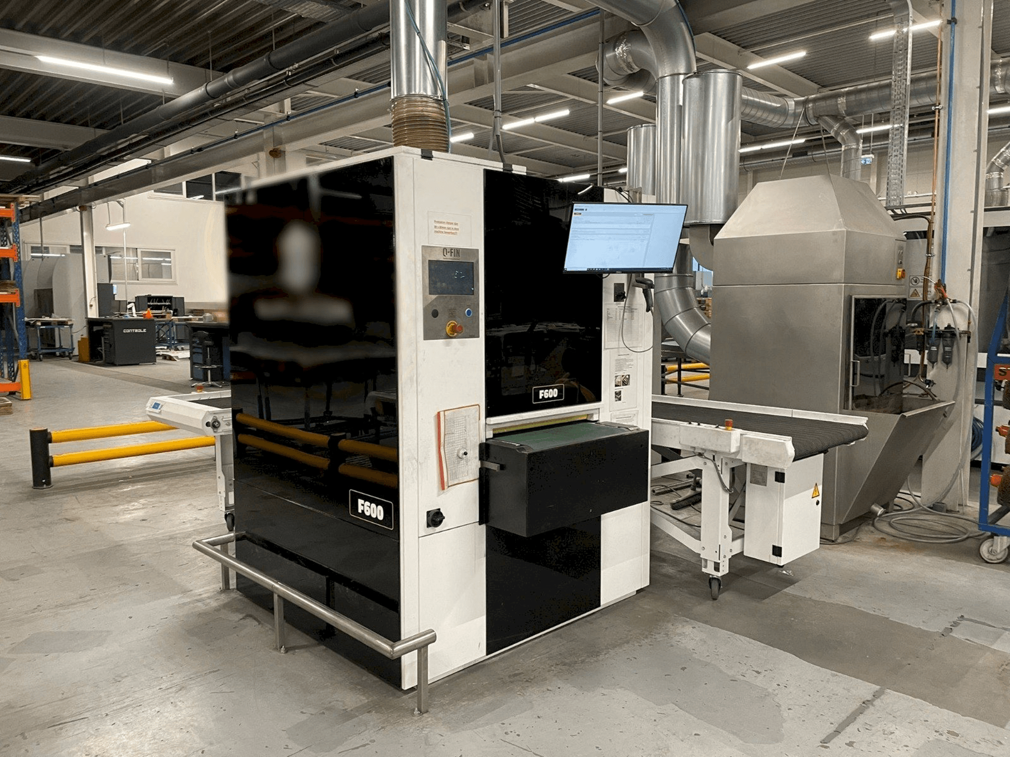 Vooraanzicht van Q-FIN F600 machine