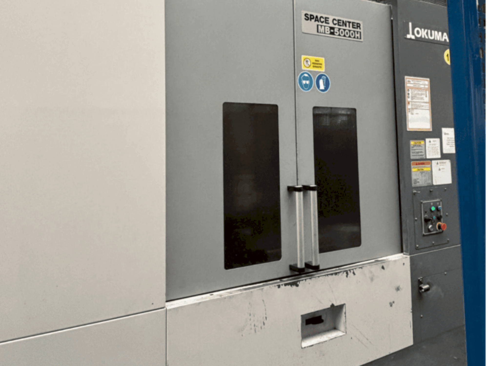 Vooraanzicht van Okuma MB 5000H machine