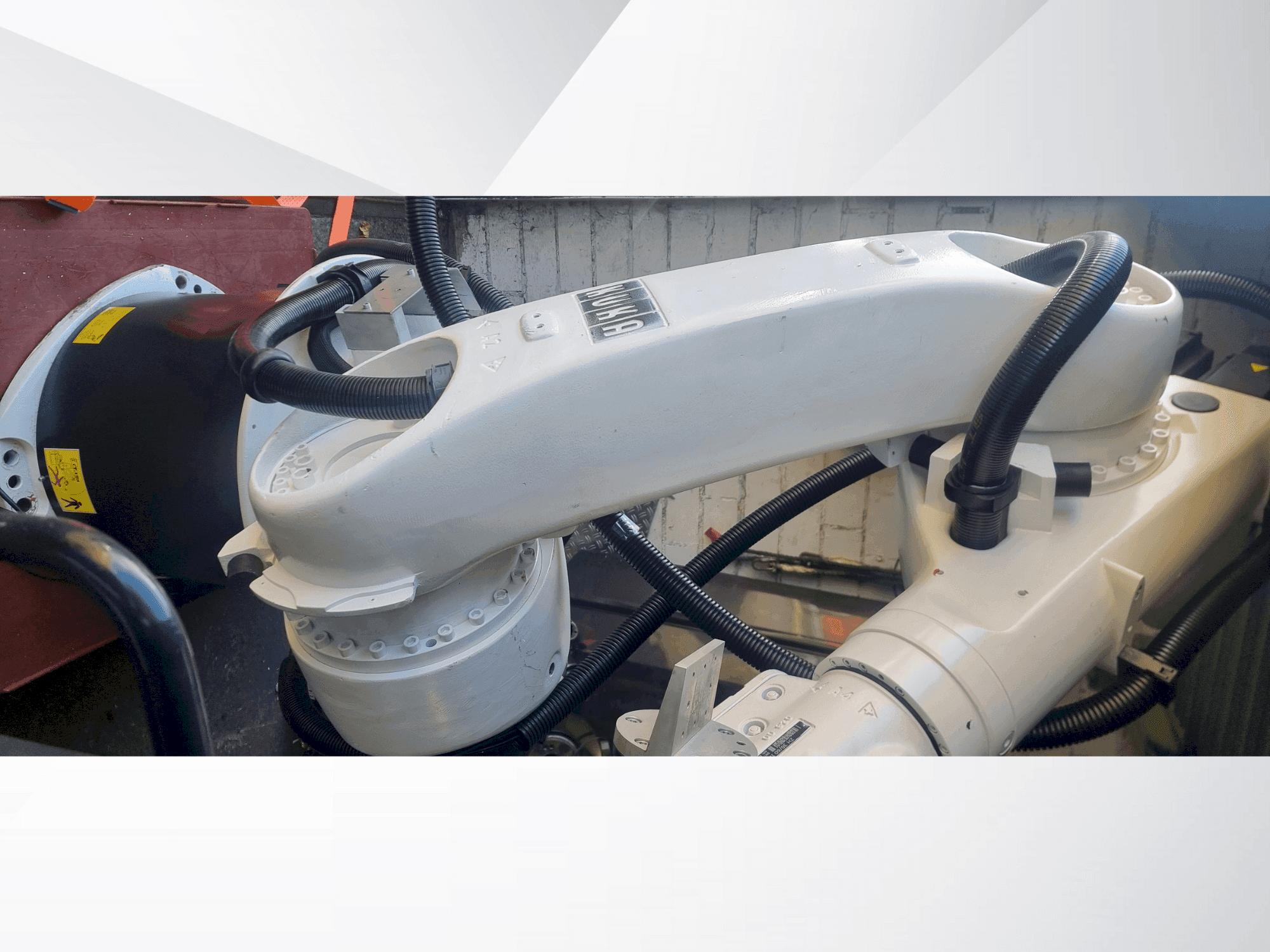 Vooraanzicht van KUKA Kr30-3 machine