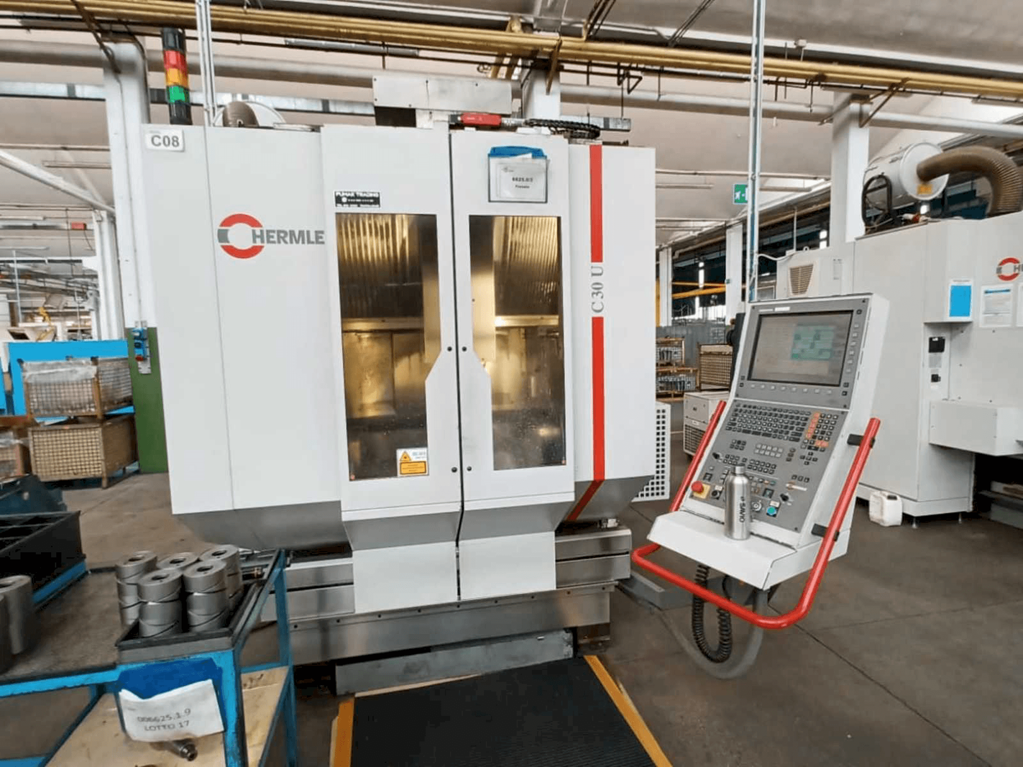 Vooraanzicht van HERMLE C30U machine