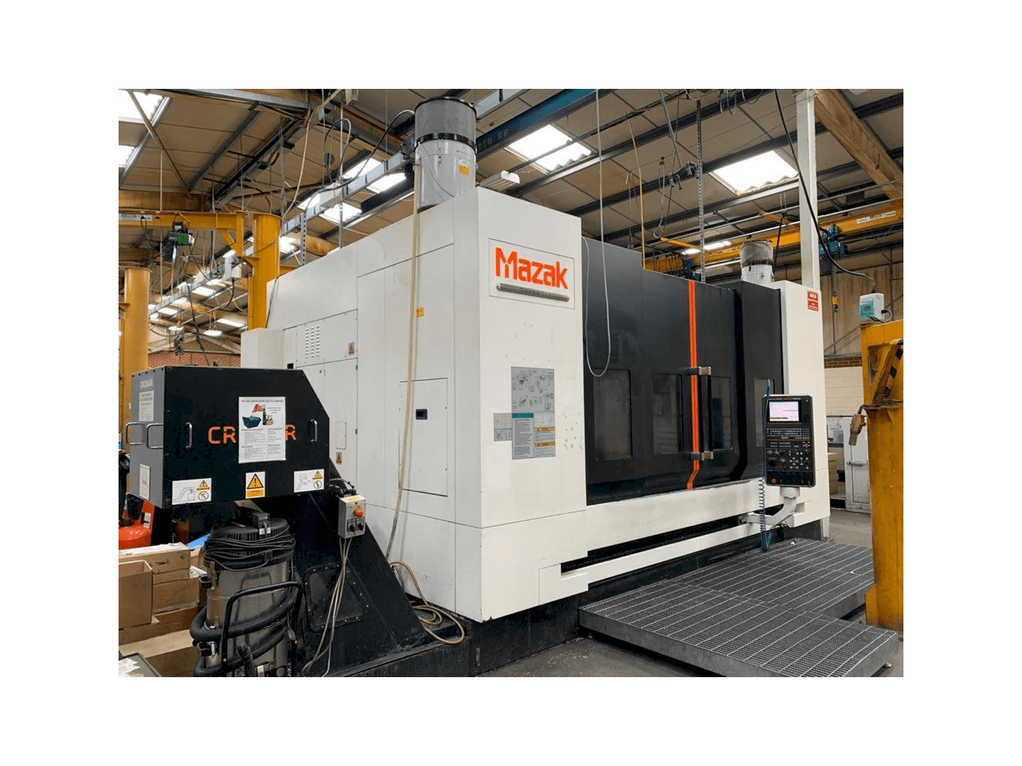 Vooraanzicht van Mazak VTC-820/30 machine