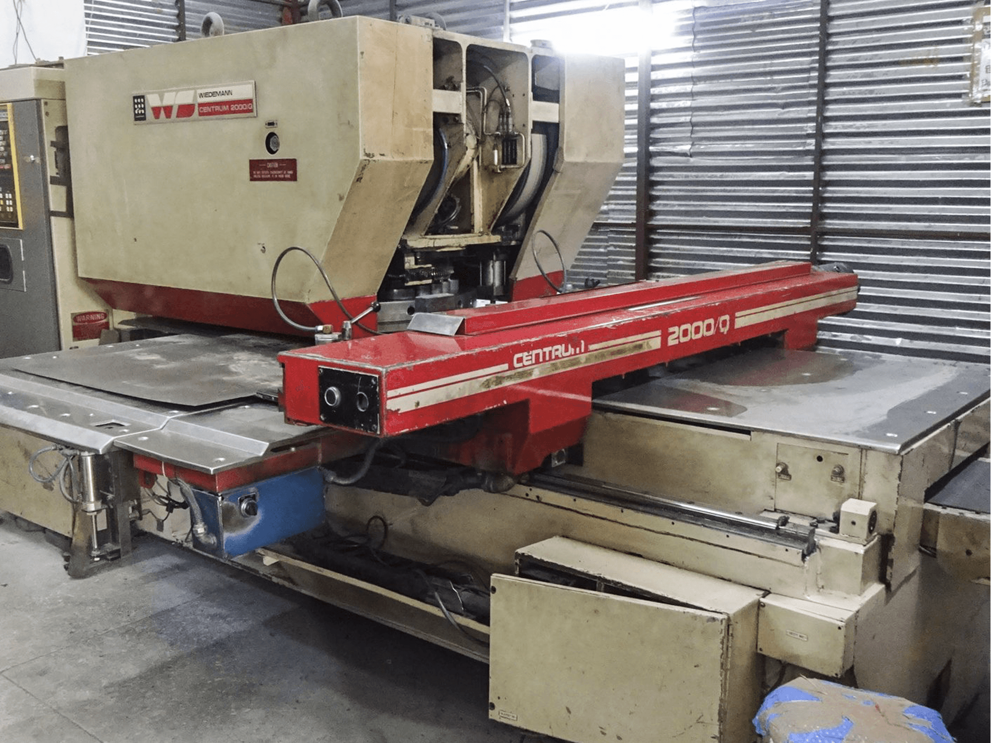 Links zicht van Murata Wiedemann C-2000 machine