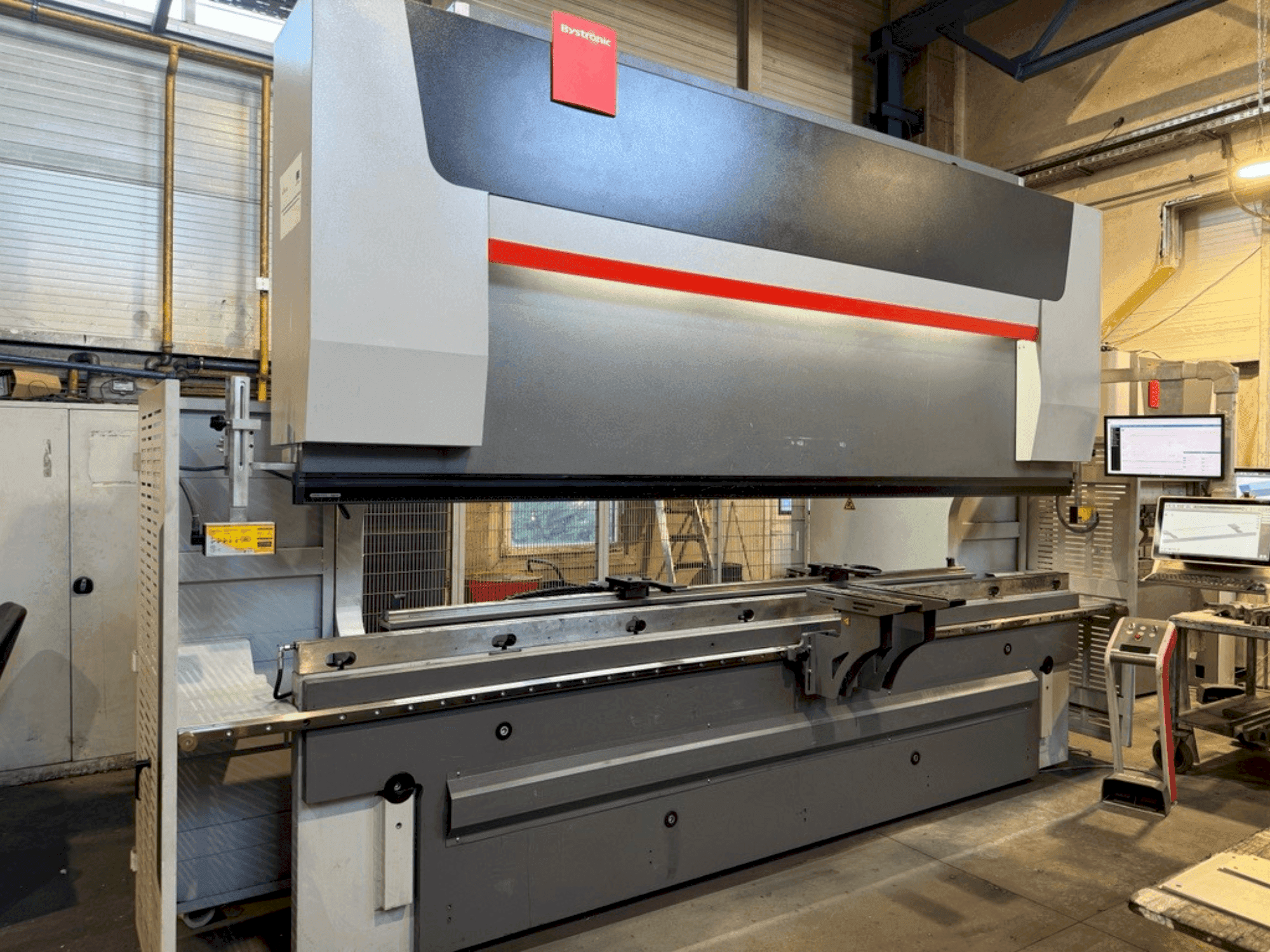 Vooraanzicht van Bystronic ByBend Smart 300/4100 machine