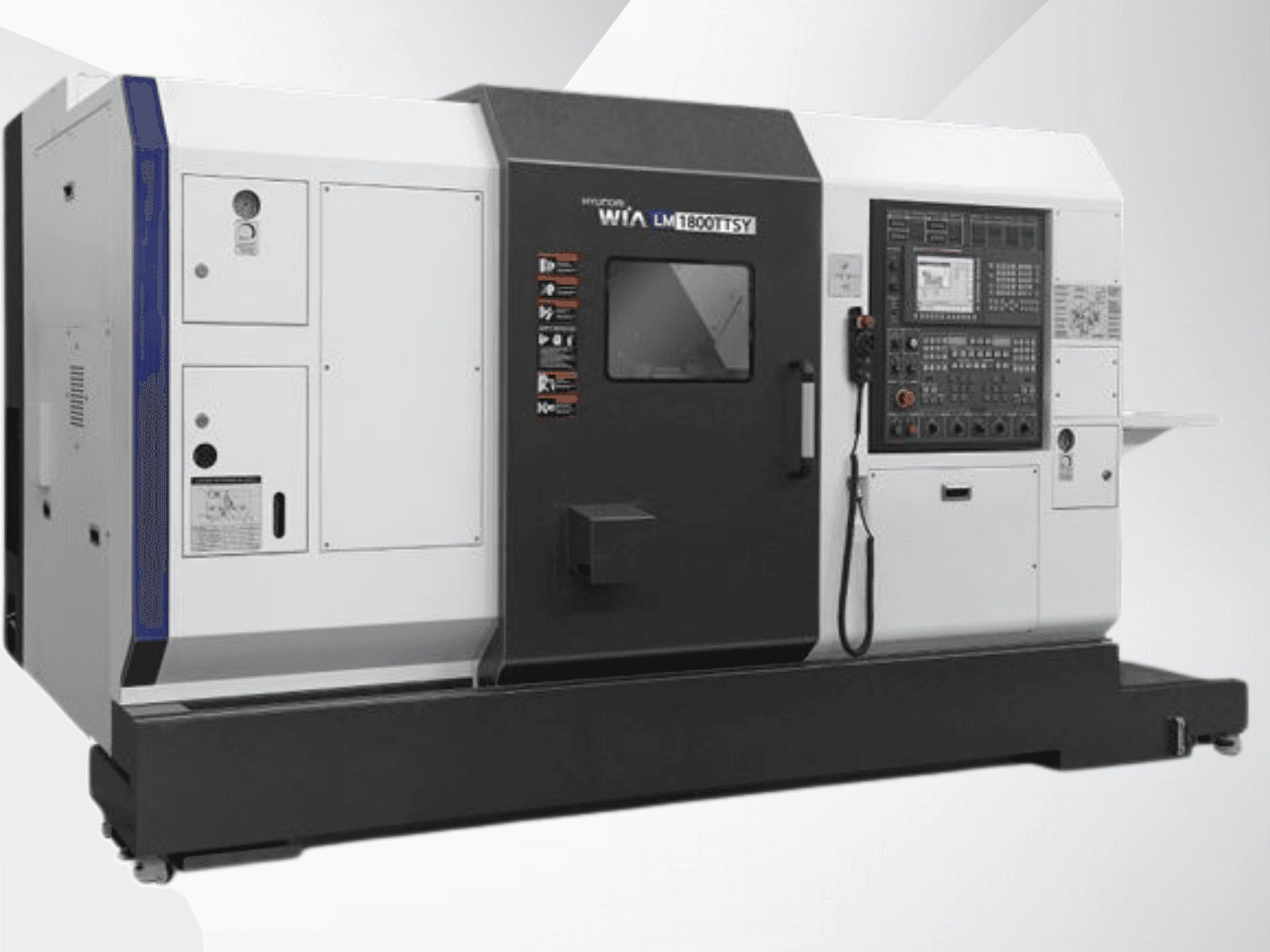 Hyundai LM1800TTSY CNC draaimachine, vooraanzicht, met bedieningspaneel, een zwart-witte buitenkant en bedieningsknoppen.