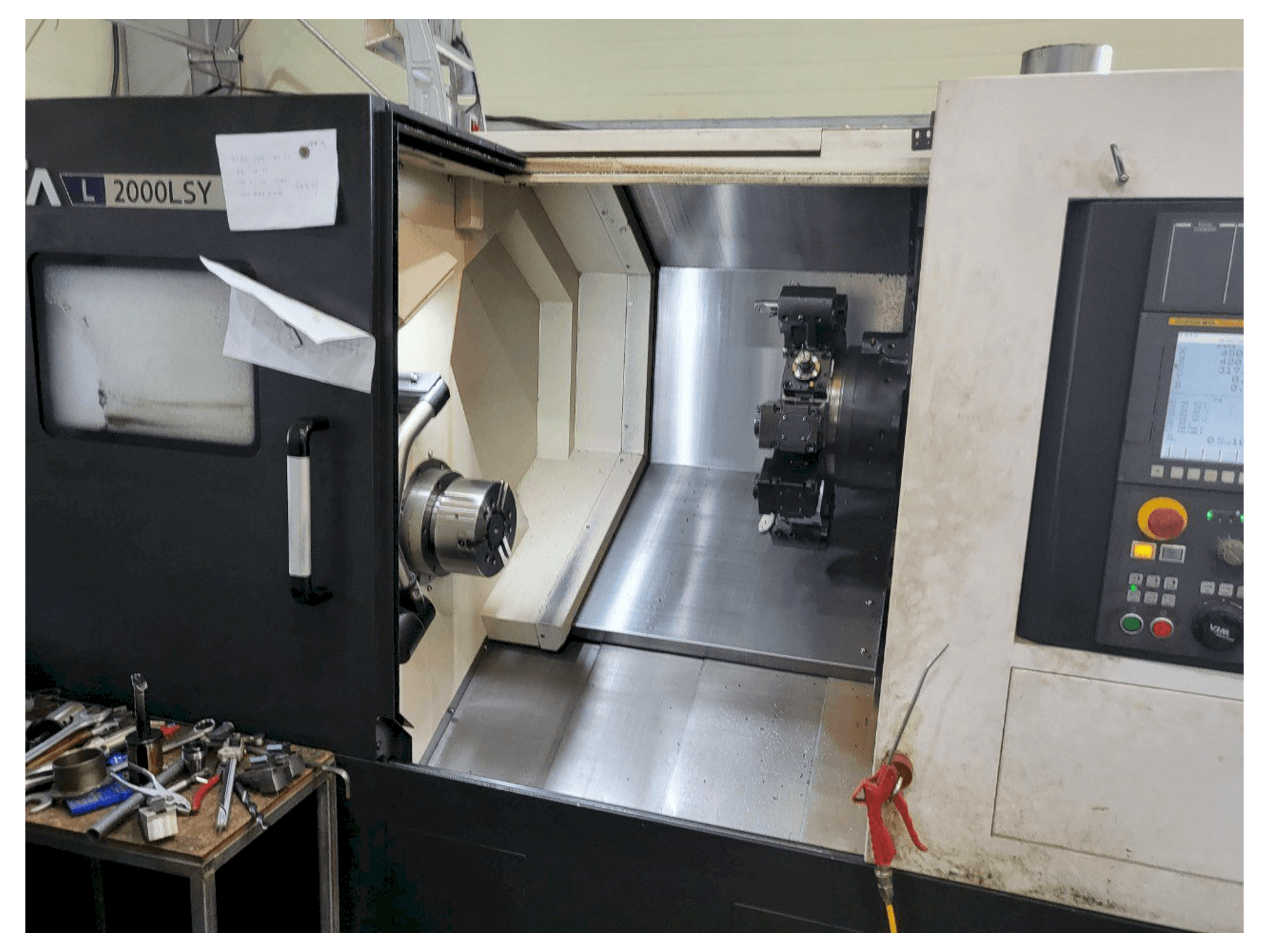 Vooraanzicht van Hyundai Wia L2000LSY machine