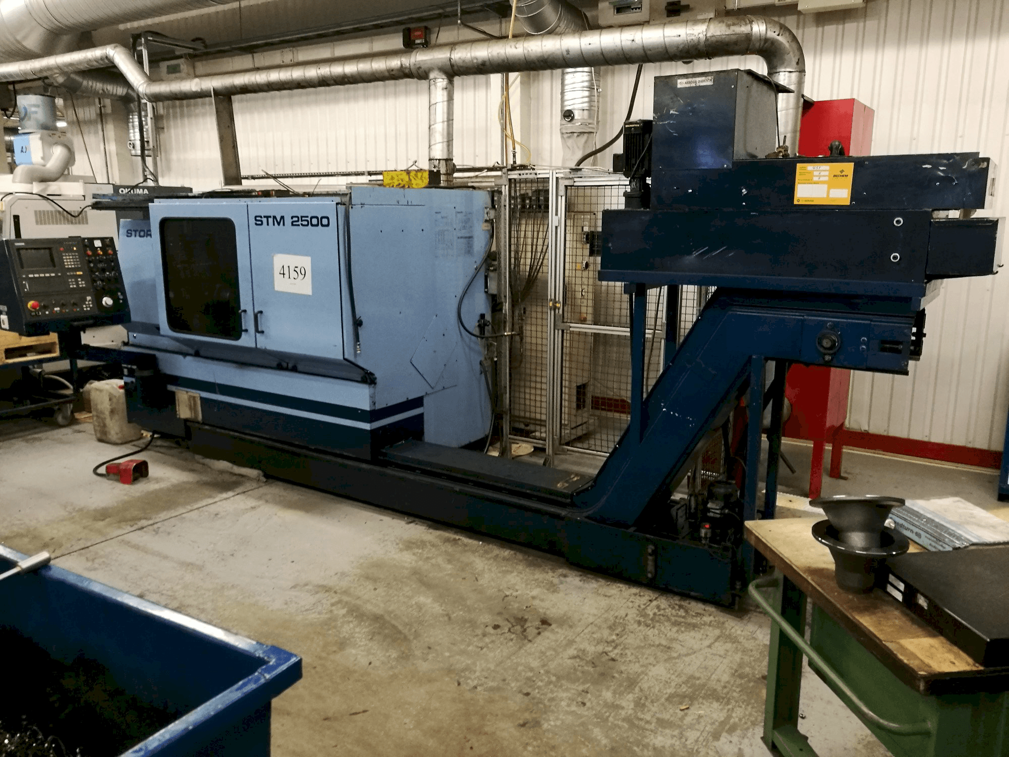 Vooraanzicht van STOREBRO STM 2500 machine