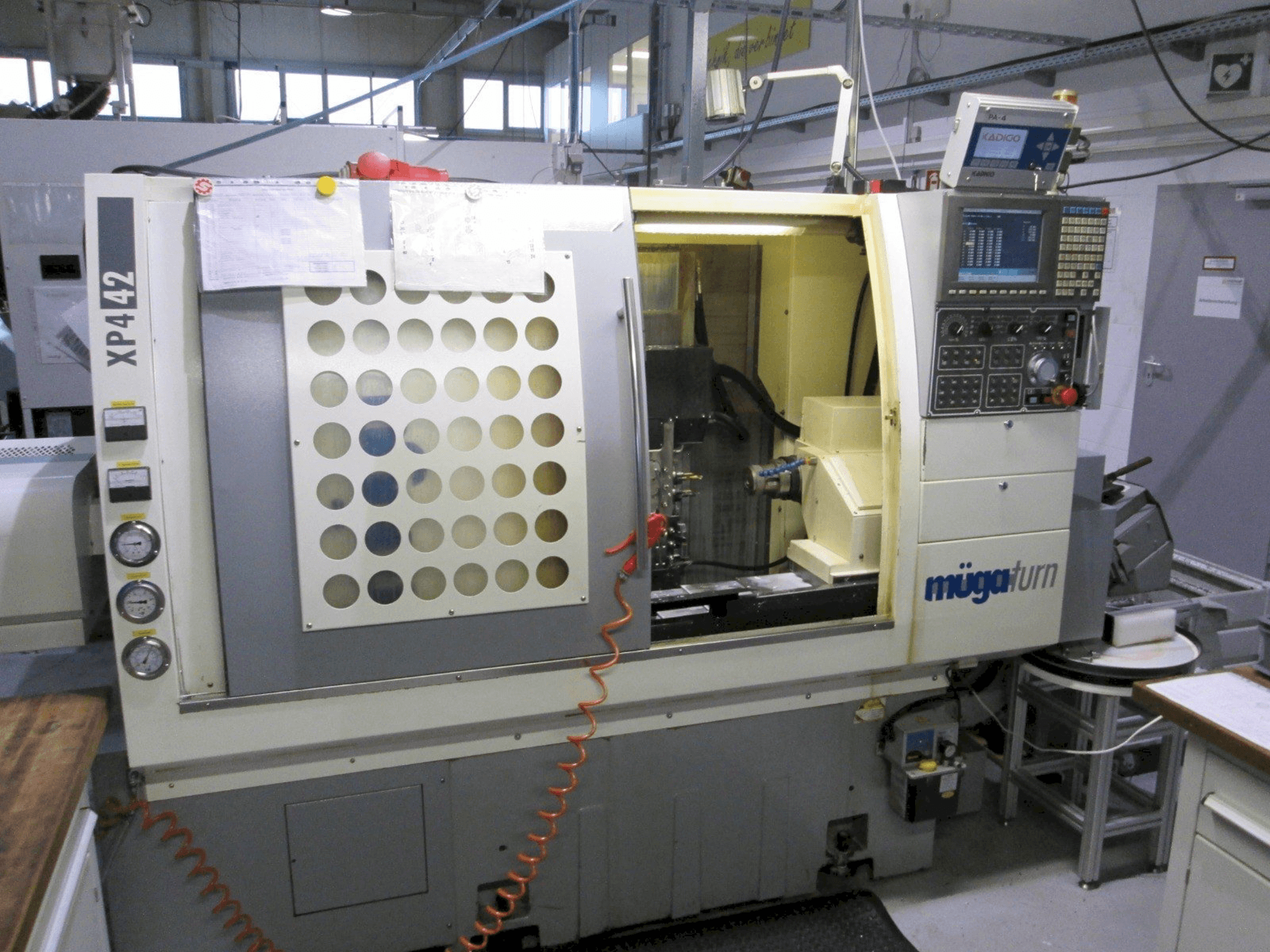 Vooraanzicht van Muga XP4 42SM machine