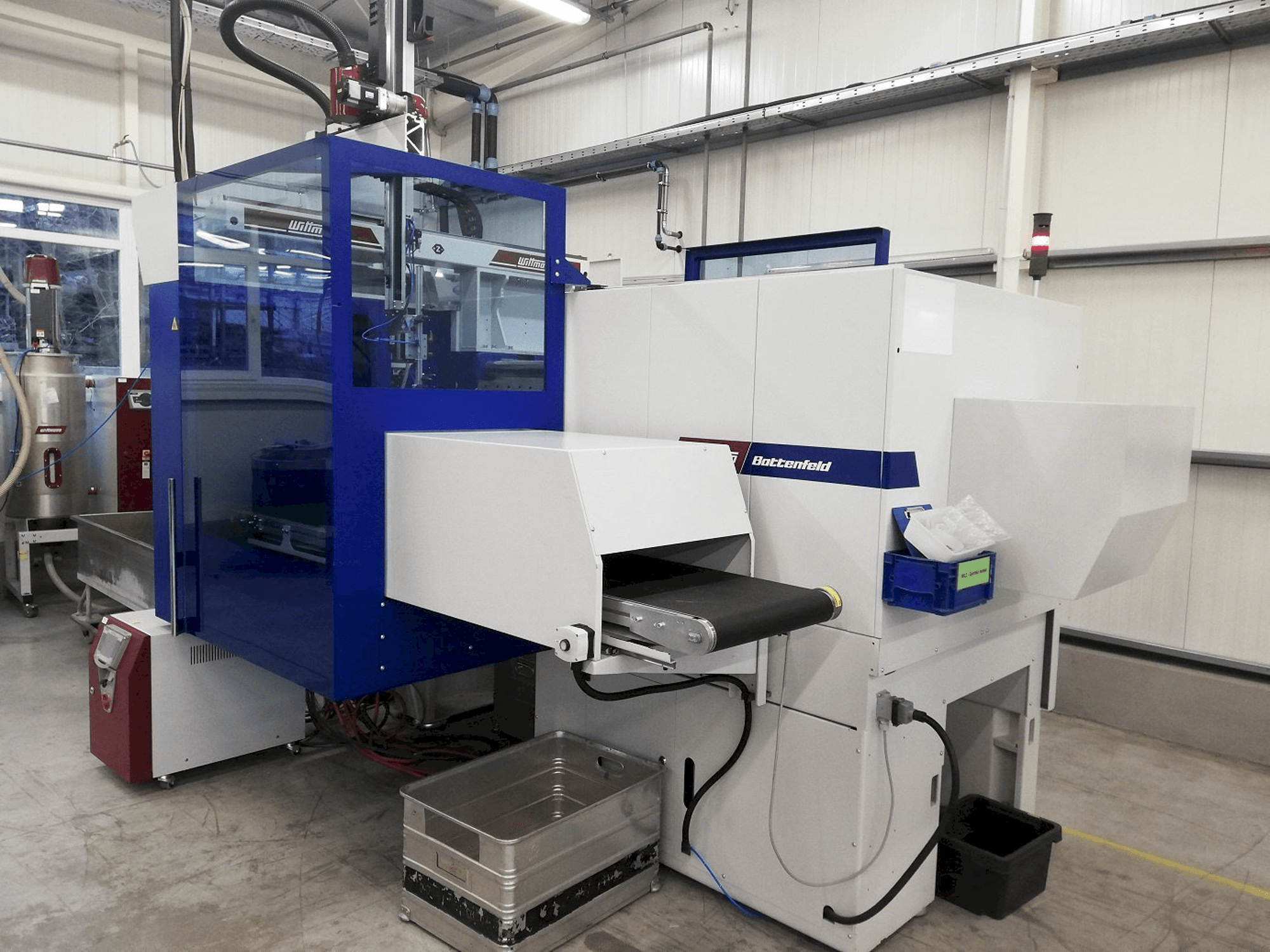 Linkerzijdeaanzicht van Battenfeld Smart Power 240/1330 machine