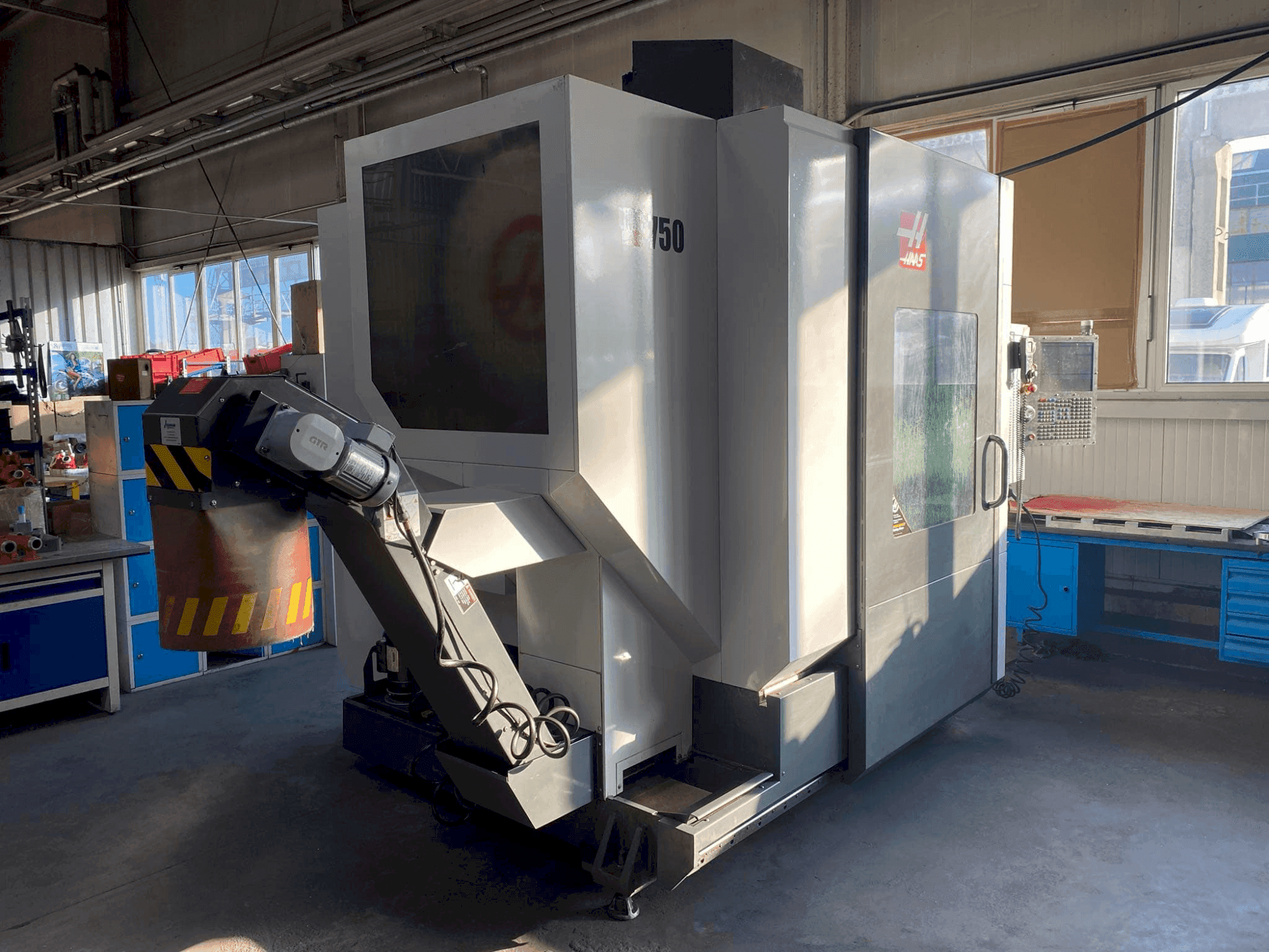 Vooraanzicht van HAAS UMC-750 machine