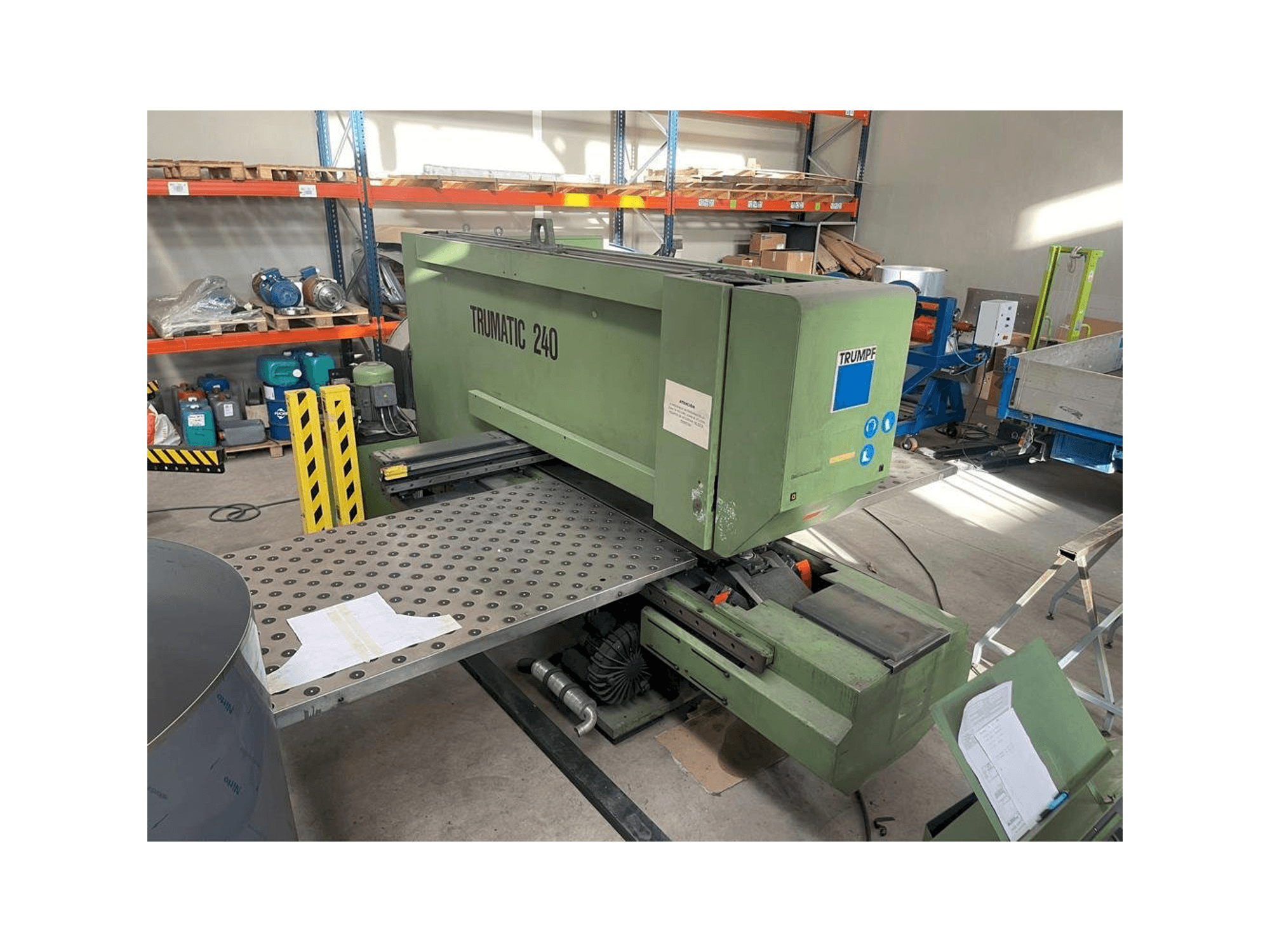 Vooraanzicht van Trumpf TRUMATIC 240 machine