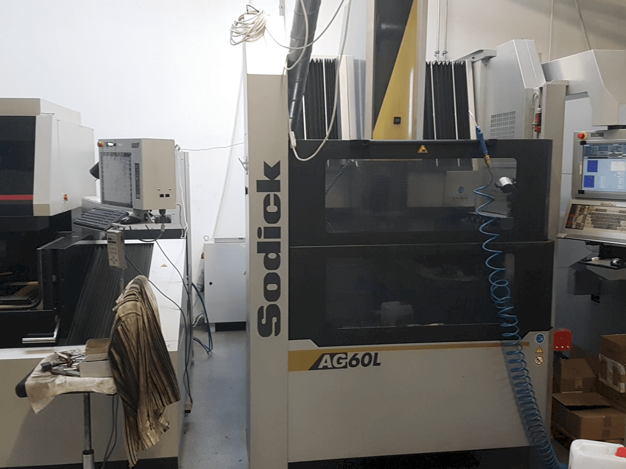 Vooraanzicht van Sodick AG60L machine