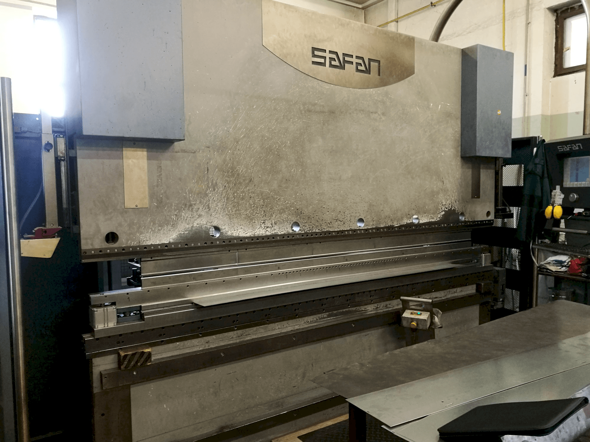 Links zicht van Safan CNCL-K 120-3100 TS1 machine