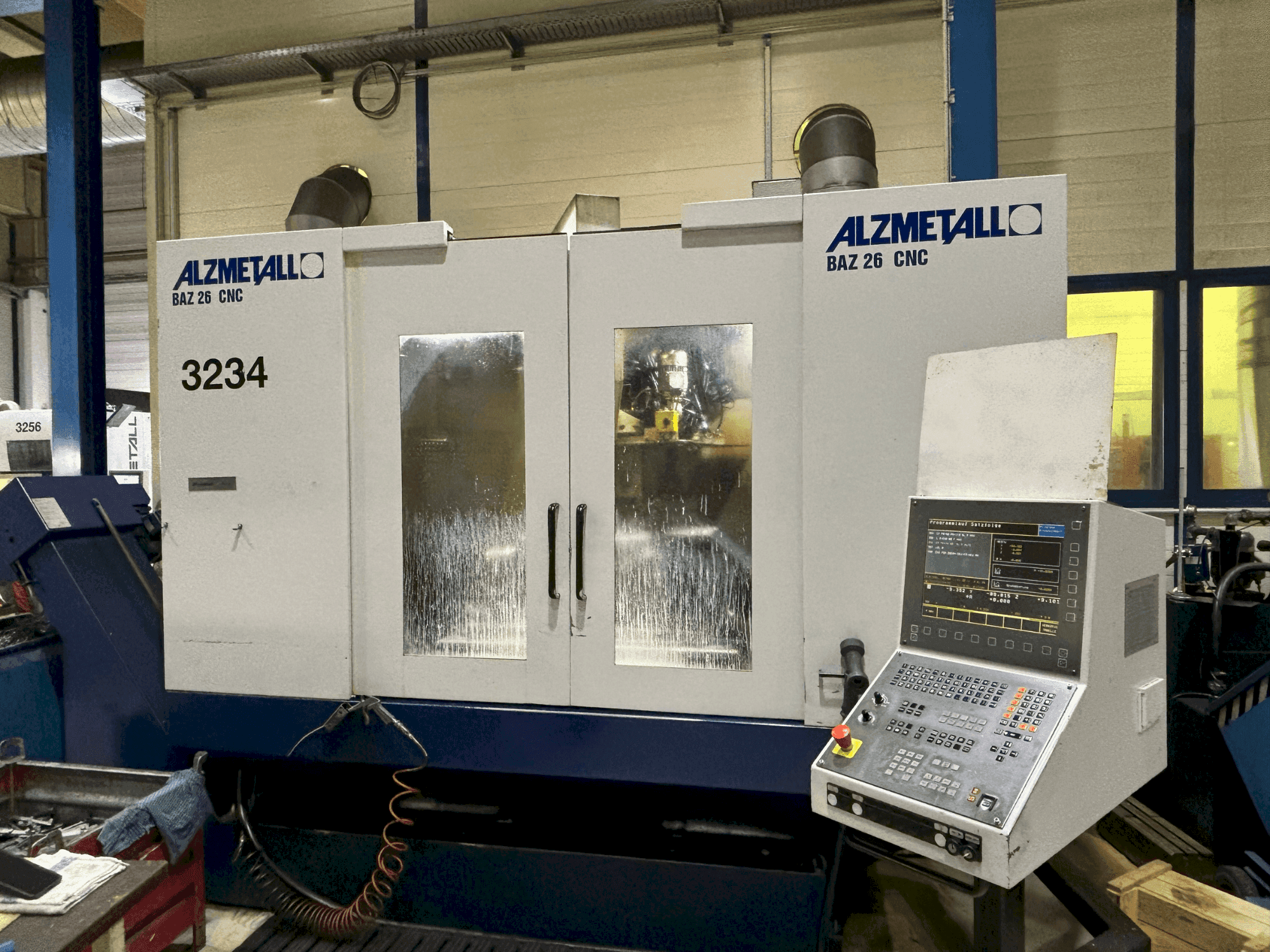 Vooraanzicht van Alzmetall BAZ 26 machine
