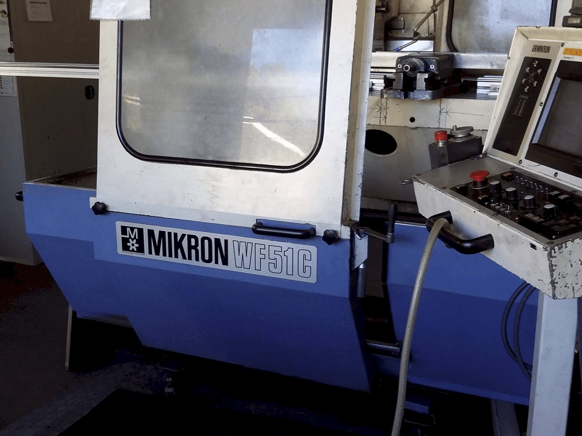 Vooraanzicht van MIKRON WF51C/3M-4 machine