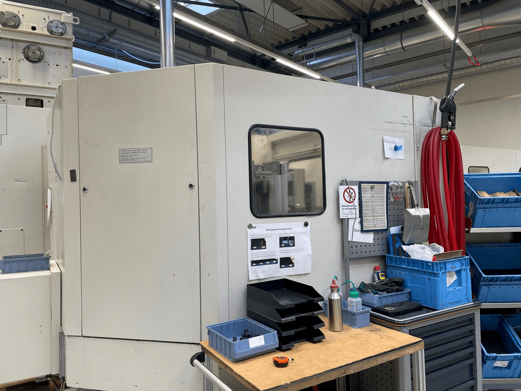 Linkerzijdeaanzicht van HELLER MC 16 machine