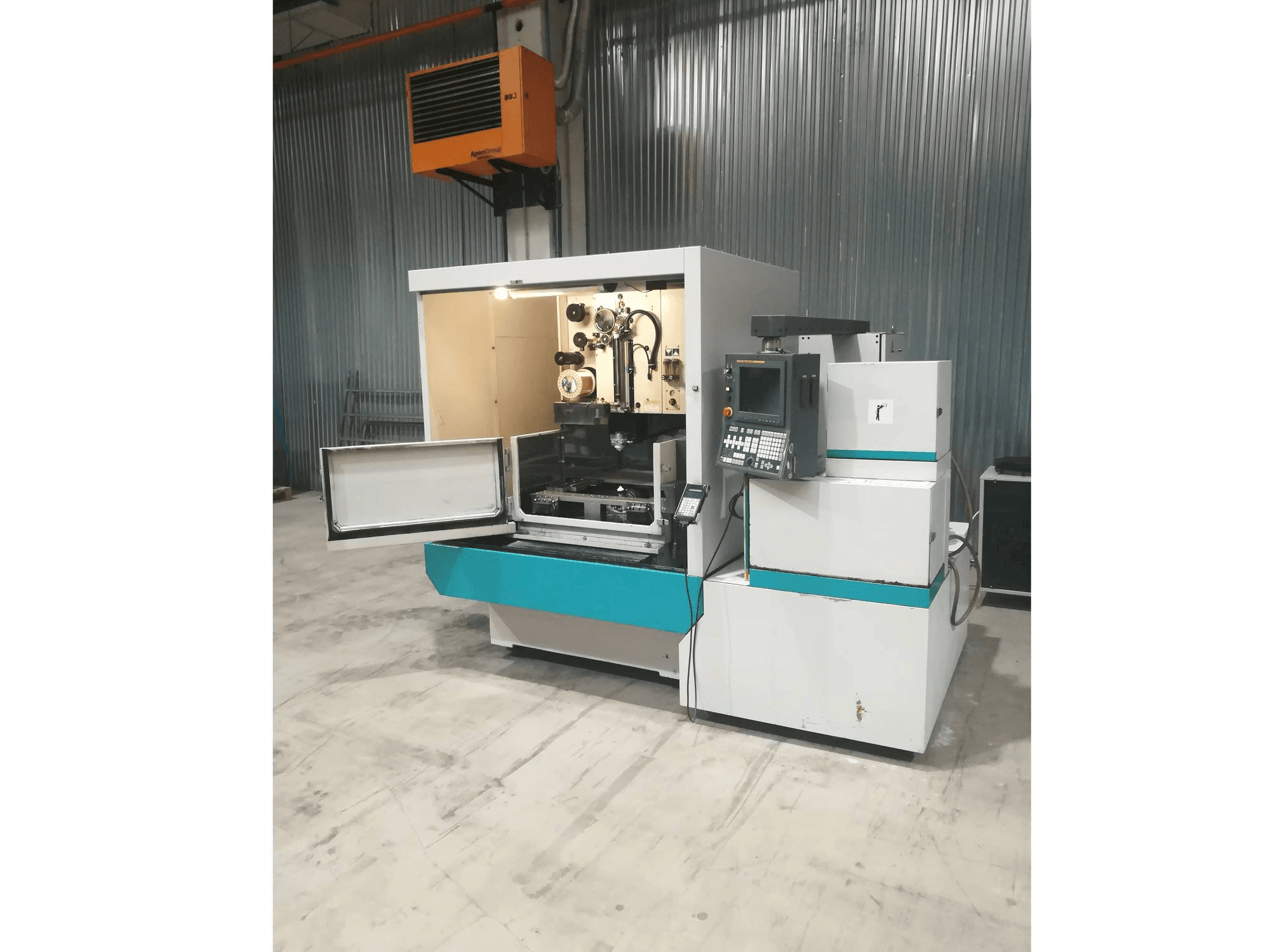 Vooraanzicht van FANUC 1iC machine