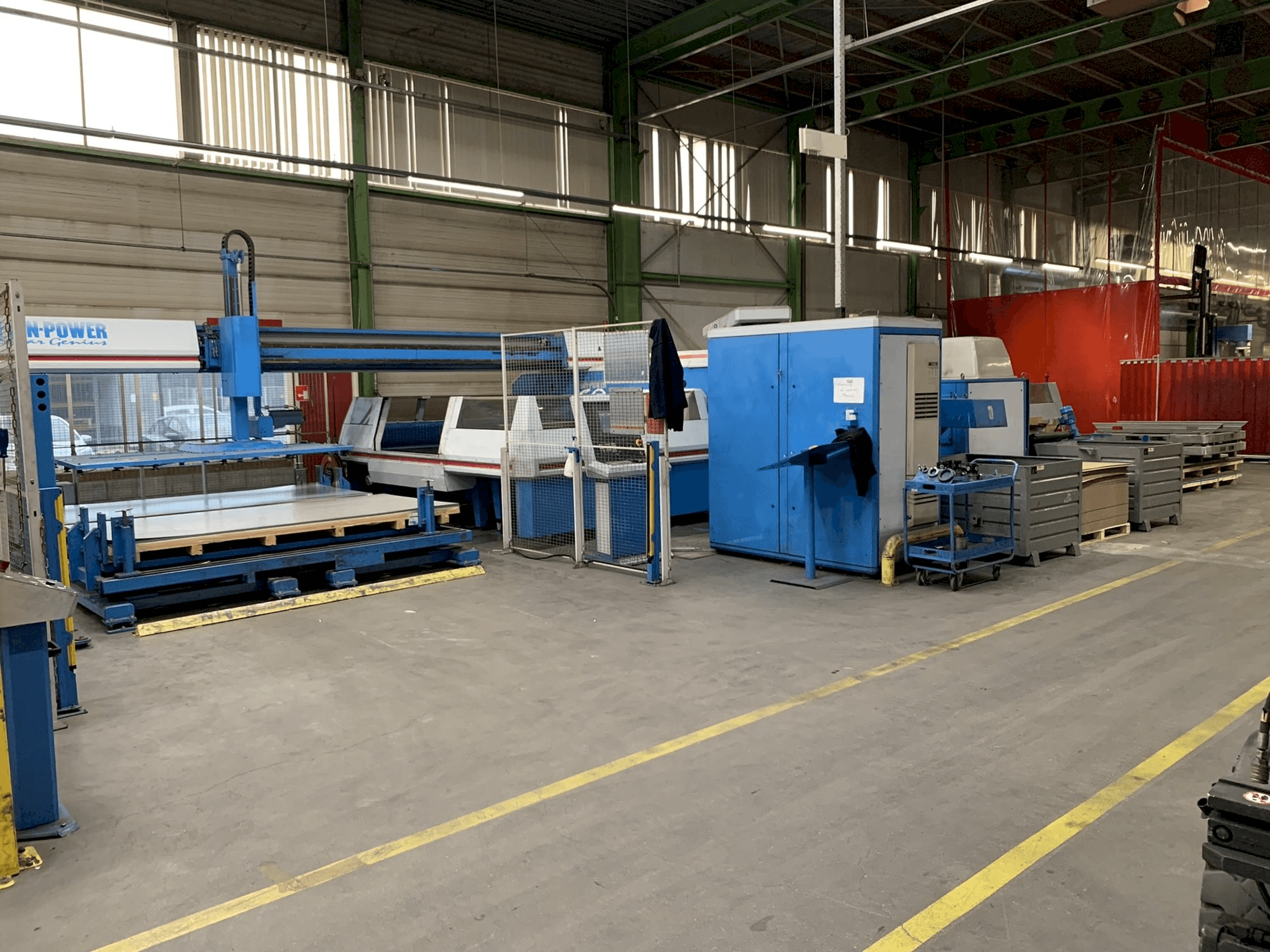 Vooraanzicht van Finn-Power TRS6 SU machine