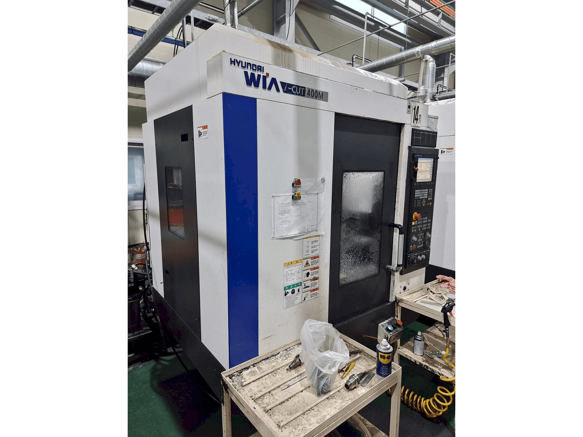 Vooraanzicht van Hyundai Wia i-CUT400M machine